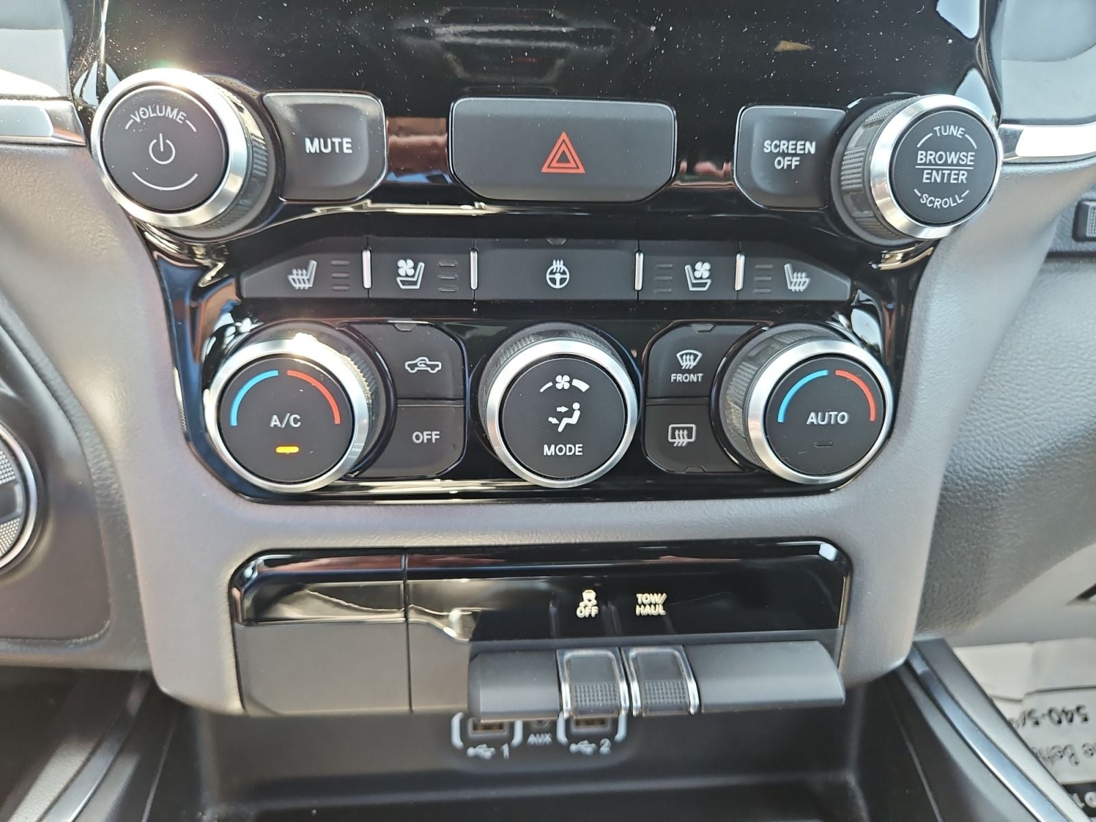 Pre-Owned 2024 Ram 1500 Laramie - photo - 27