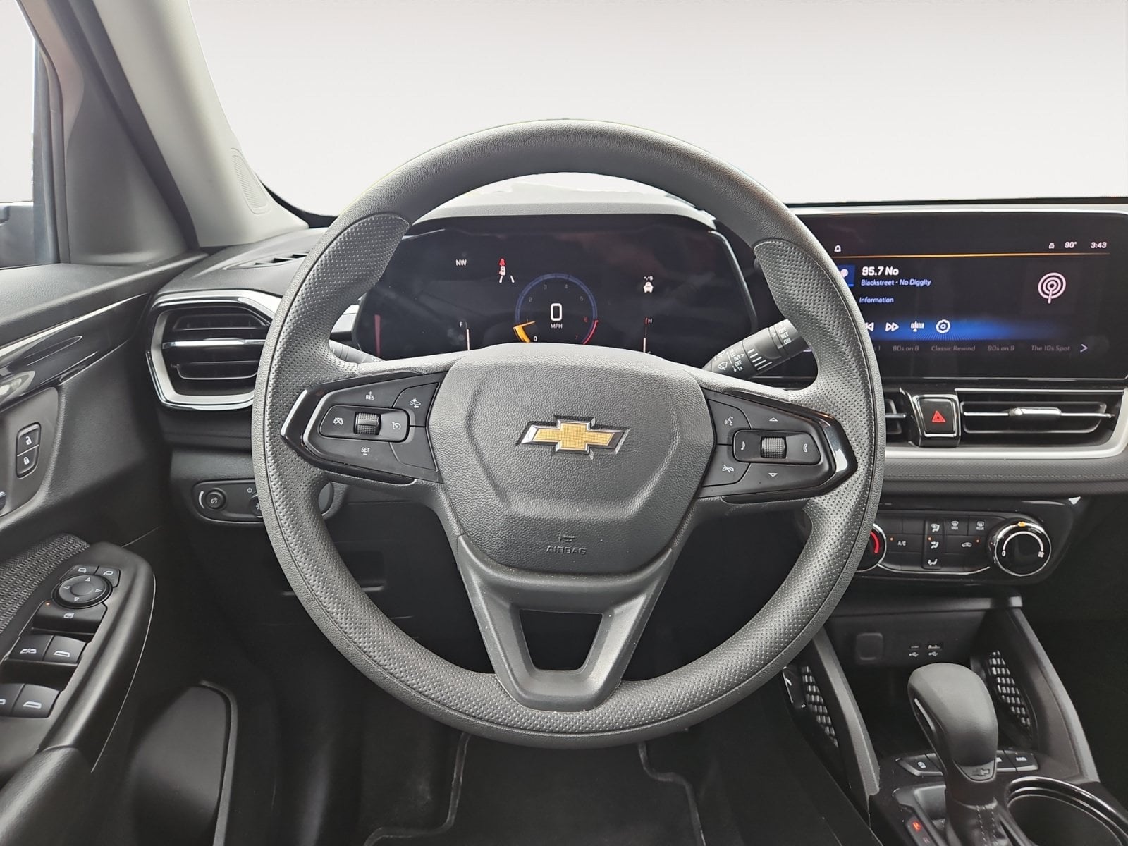 Pre-Owned 2025 Chevrolet TrailBlazer LT - photo - 11