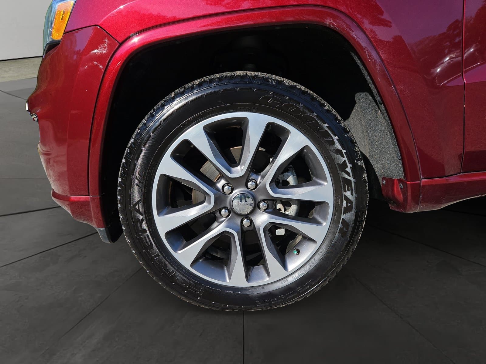 Pre-Owned 2018 Jeep Grand Cherokee Overland - photo - 13