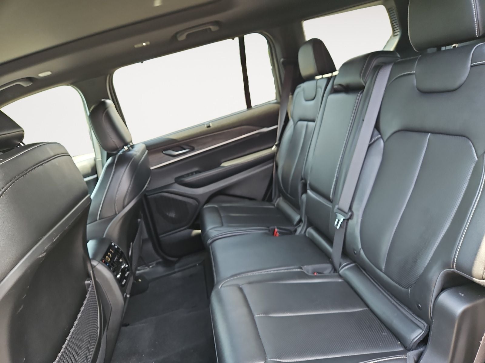 Pre-Owned 2024 Jeep Grand Cherokee L Limited - photo - 12