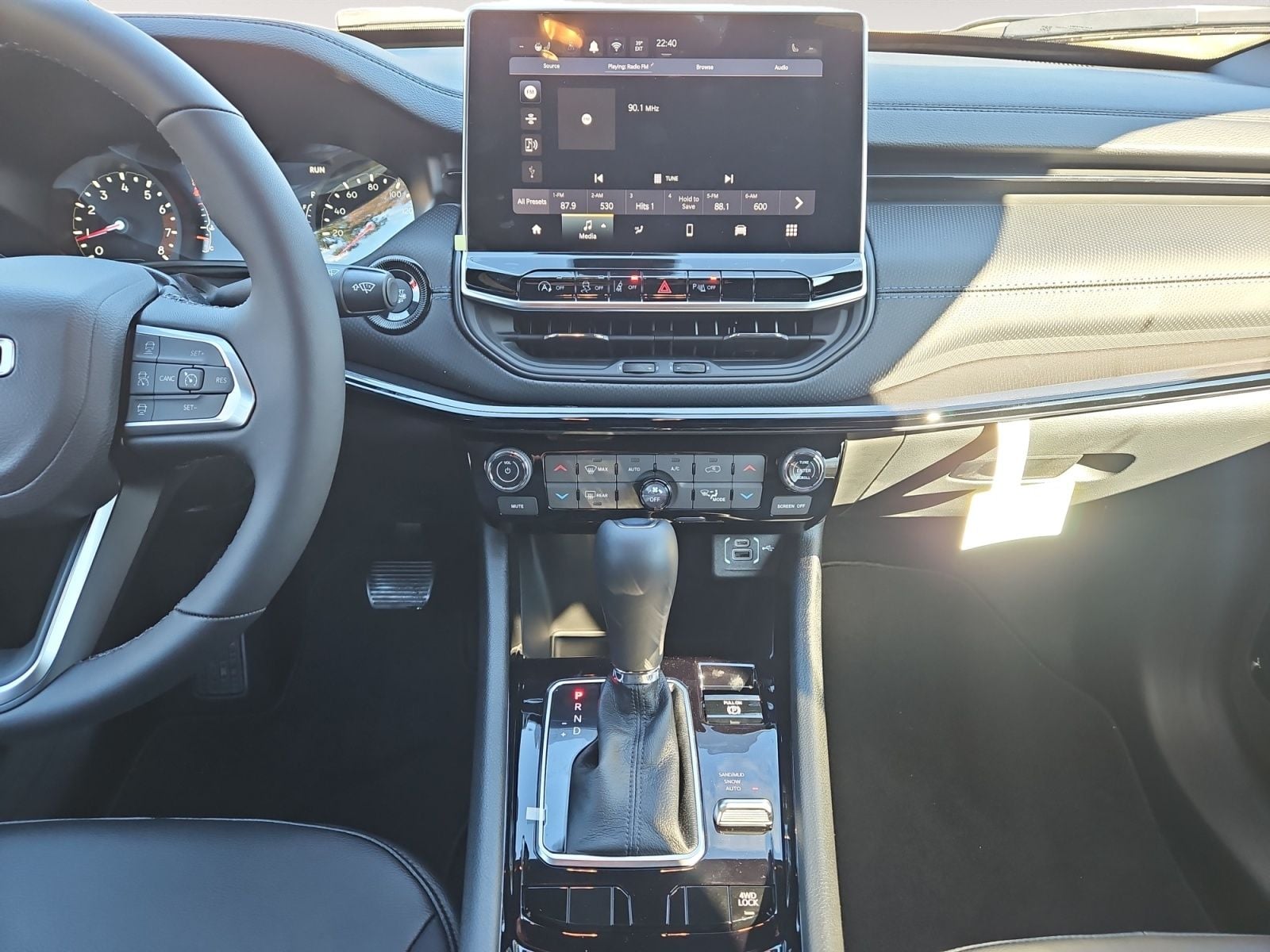 New 2026 Jeep Compass Limited - photo - 10