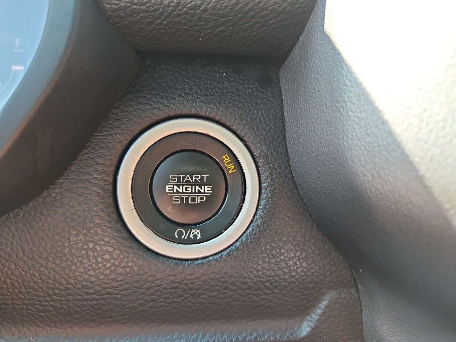 Pre-Owned 2024 Ram 1500 Laramie - photo - 28