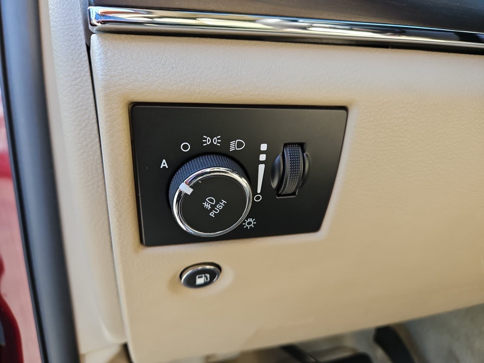 Pre-Owned 2018 Jeep Grand Cherokee Overland - photo - 21