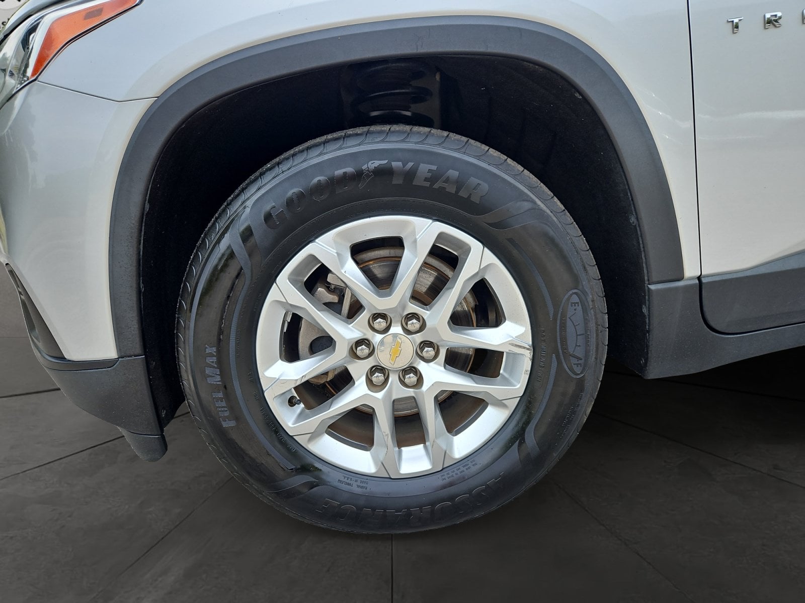 Pre-Owned 2020 Chevrolet Traverse LS - photo - 13
