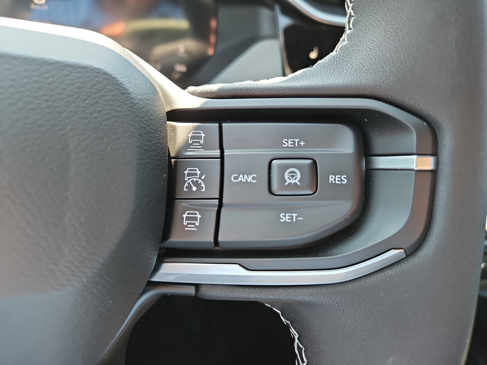 New 2026 Jeep Cherokee Limited - photo - 25