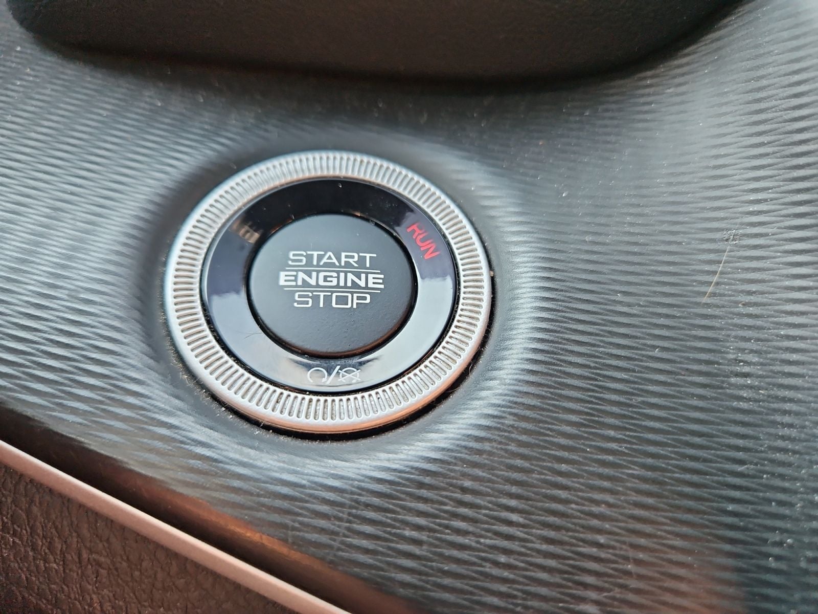 Pre-Owned 2024 Jeep Grand Cherokee Altitude - photo - 28