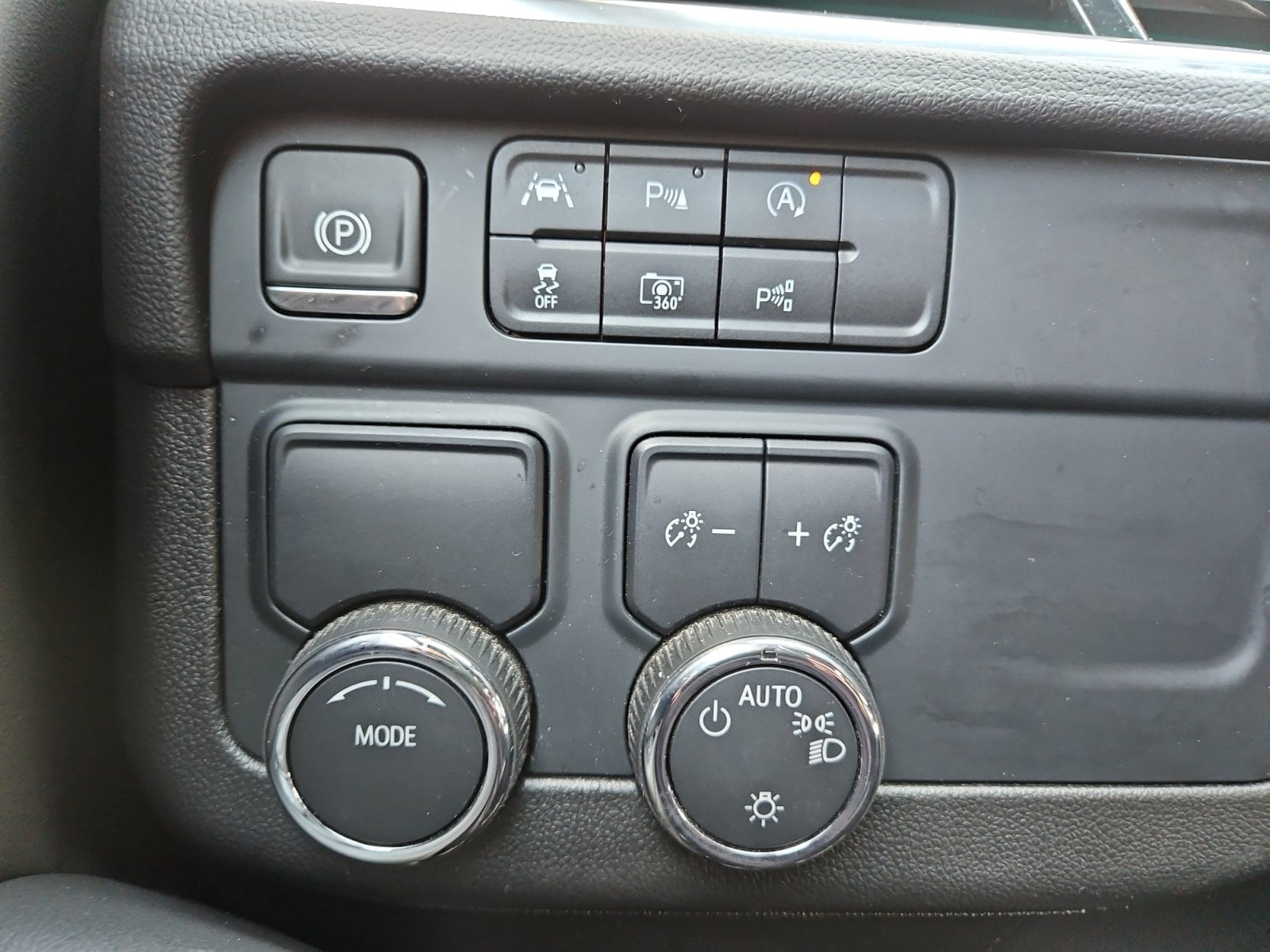 Pre-Owned 2025 Chevrolet Suburban LT - photo - 22