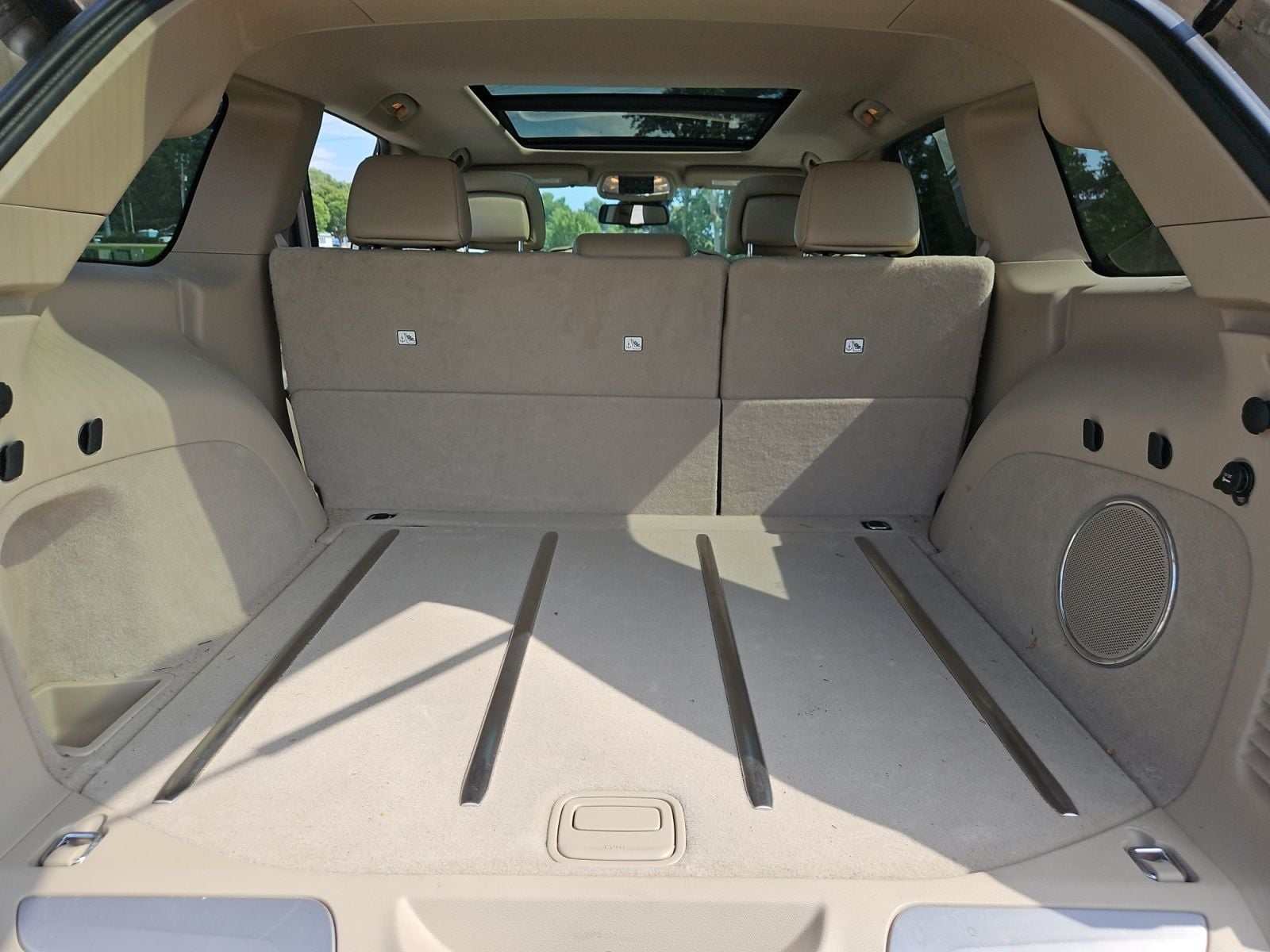 Pre-Owned 2014 Jeep Grand Cherokee Overland - photo - 18