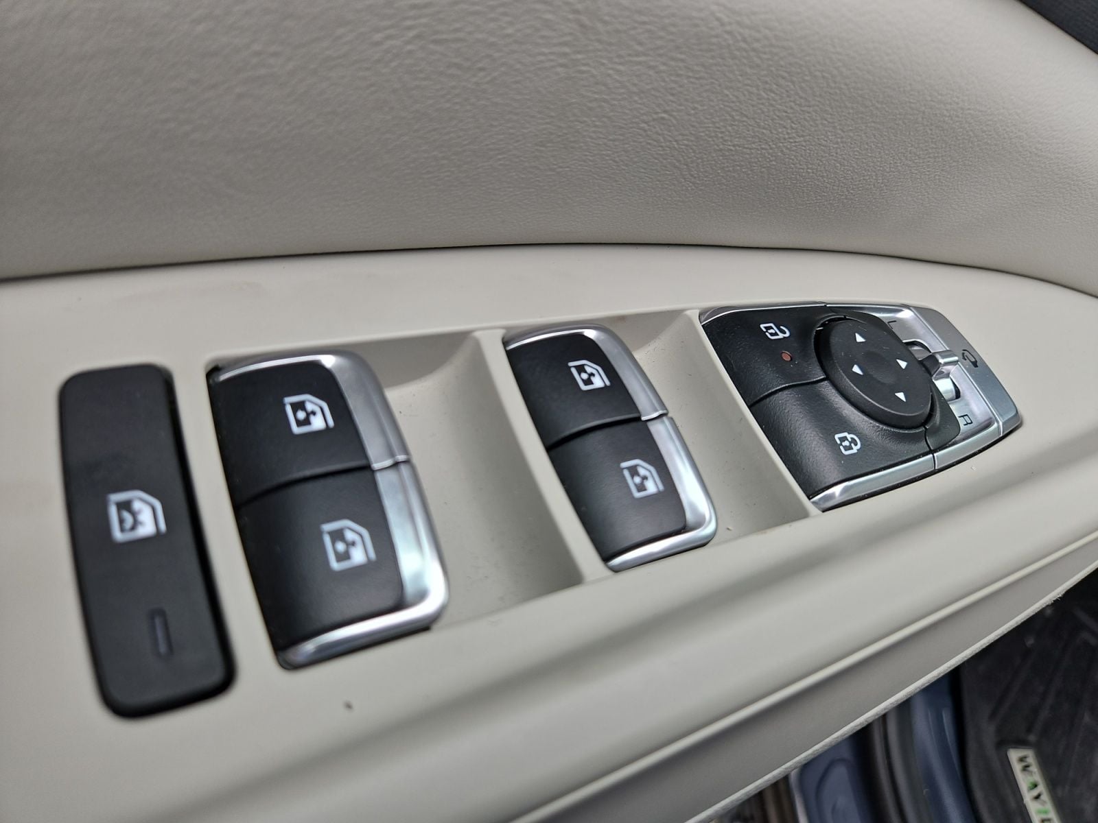 Pre-Owned 2025 Kia Carnival SX - photo - 21