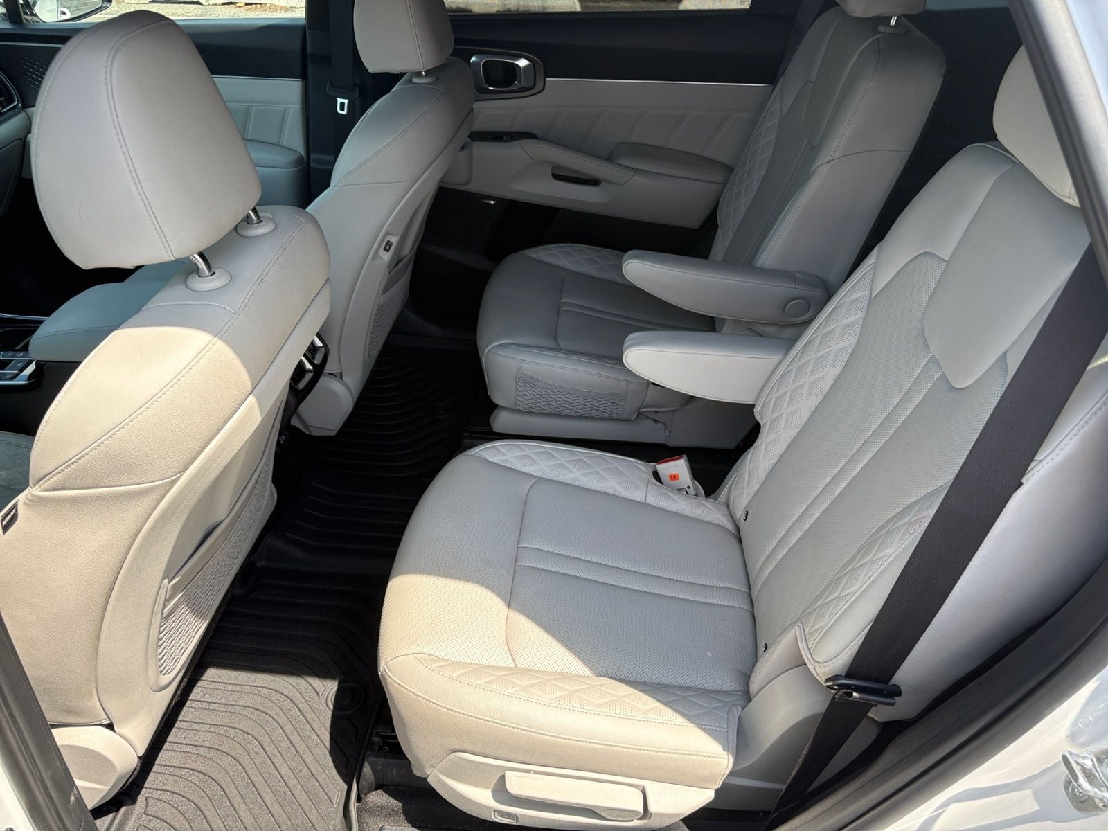 Pre-Owned 2025 Kia Sorento Plug-In Hybrid SX Prestige - photo - 16