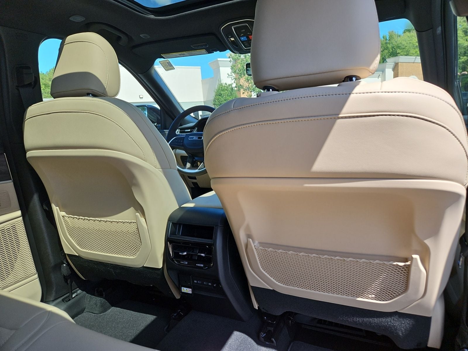 New 2027 Jeep Grand Cherokee Limited - photo - 17