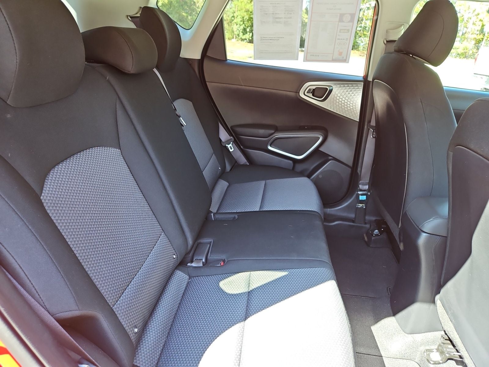 Pre-Owned 2023 Kia Soul LX - photo - 16