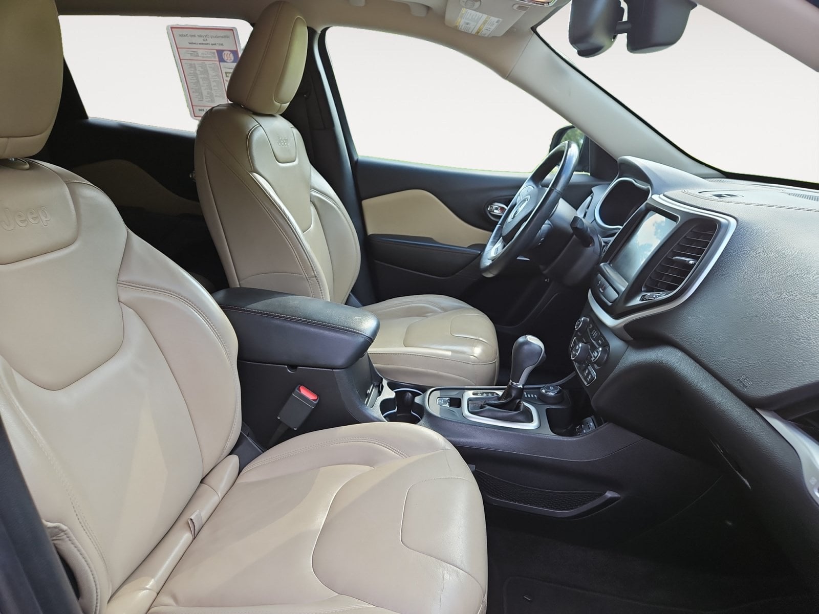 Pre-Owned 2017 Jeep Cherokee Limited - photo - 14