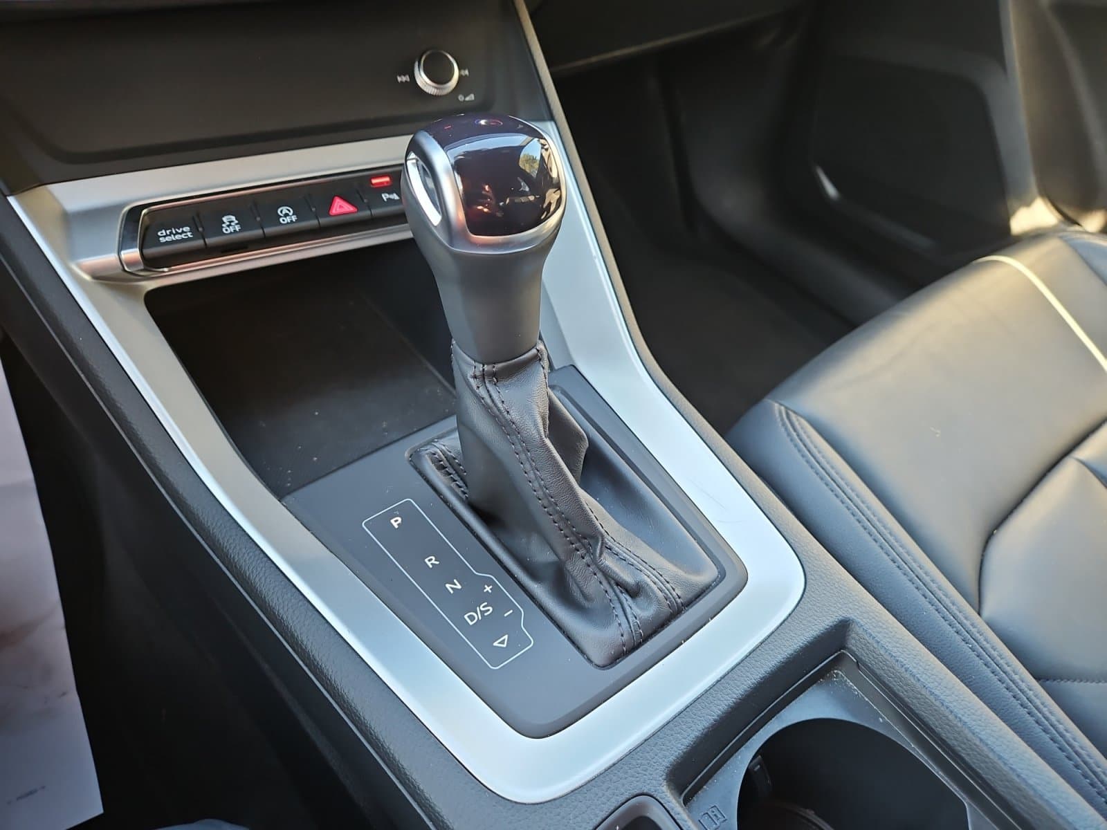 Pre-Owned 2025 Audi Q3 Premium - photo - 26