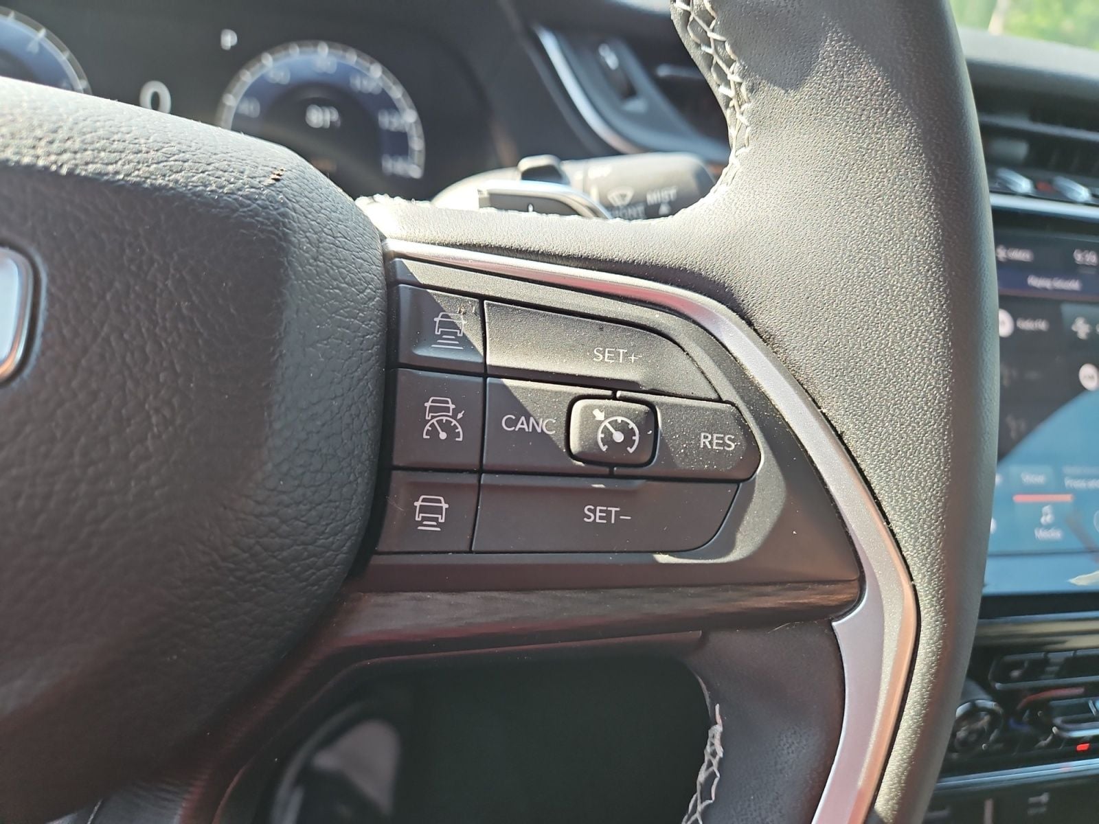 Pre-Owned 2024 Jeep Grand Cherokee Altitude - photo - 24