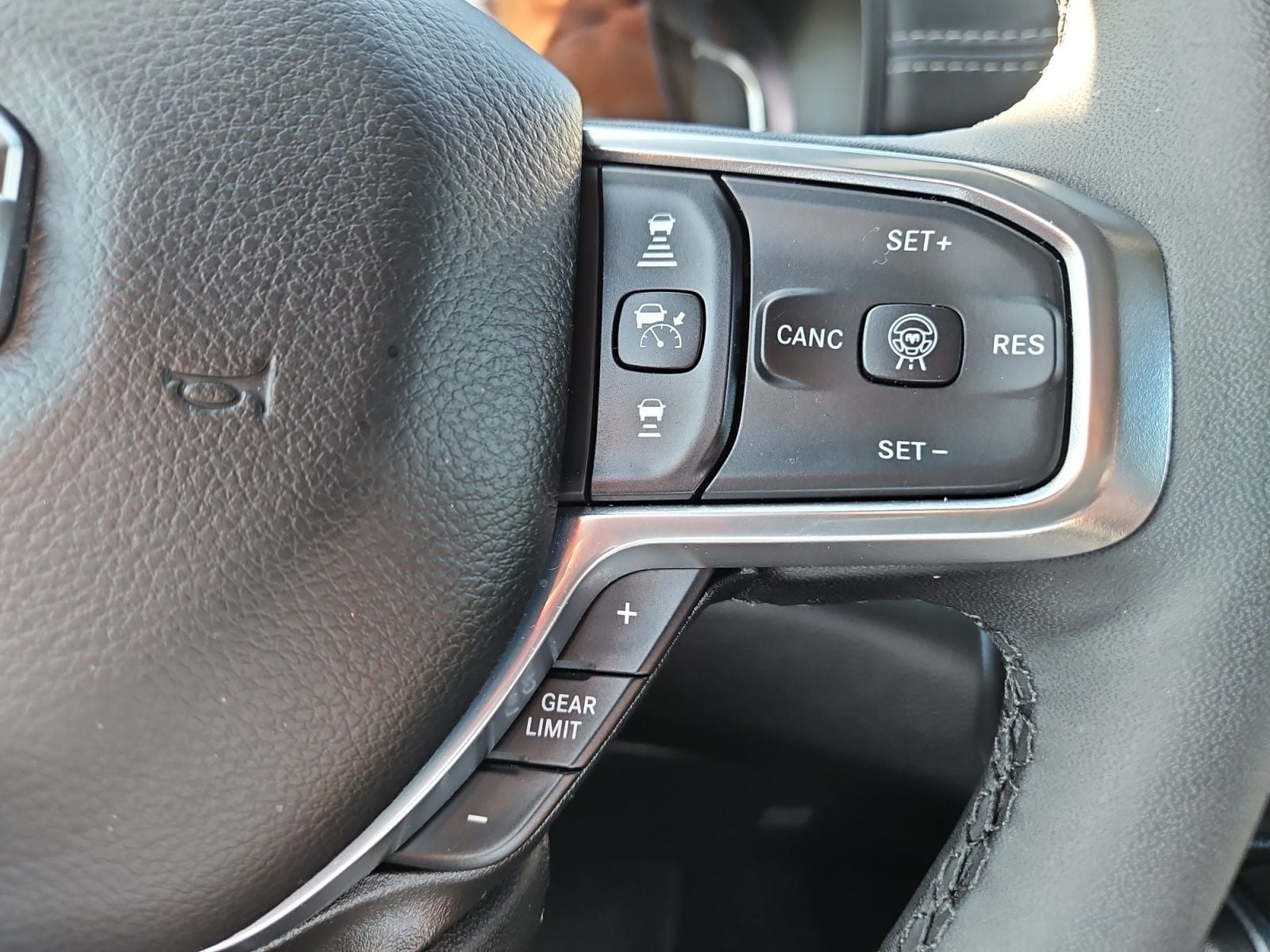 Pre-Owned 2025 Ram 1500 Laramie - photo - 24