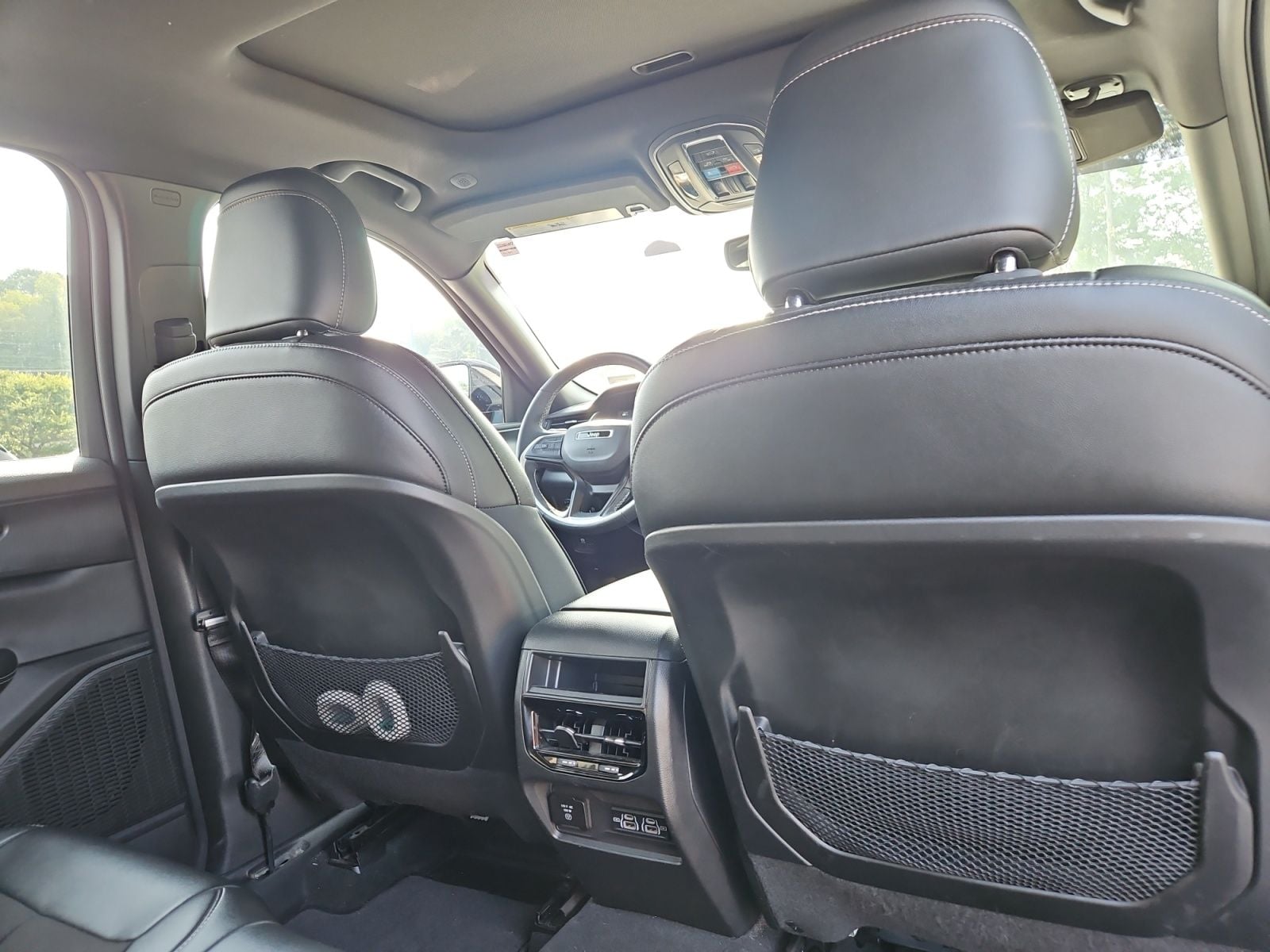Pre-Owned 2024 Jeep Grand Cherokee Altitude - photo - 17