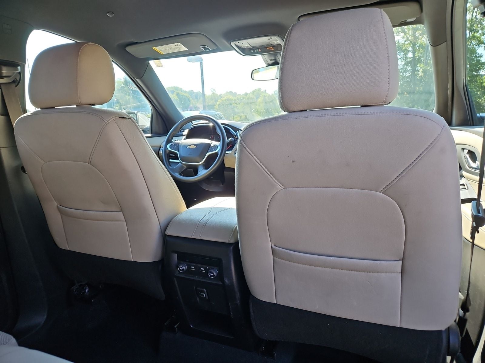 Pre-Owned 2023 Chevrolet Traverse LS - photo - 17