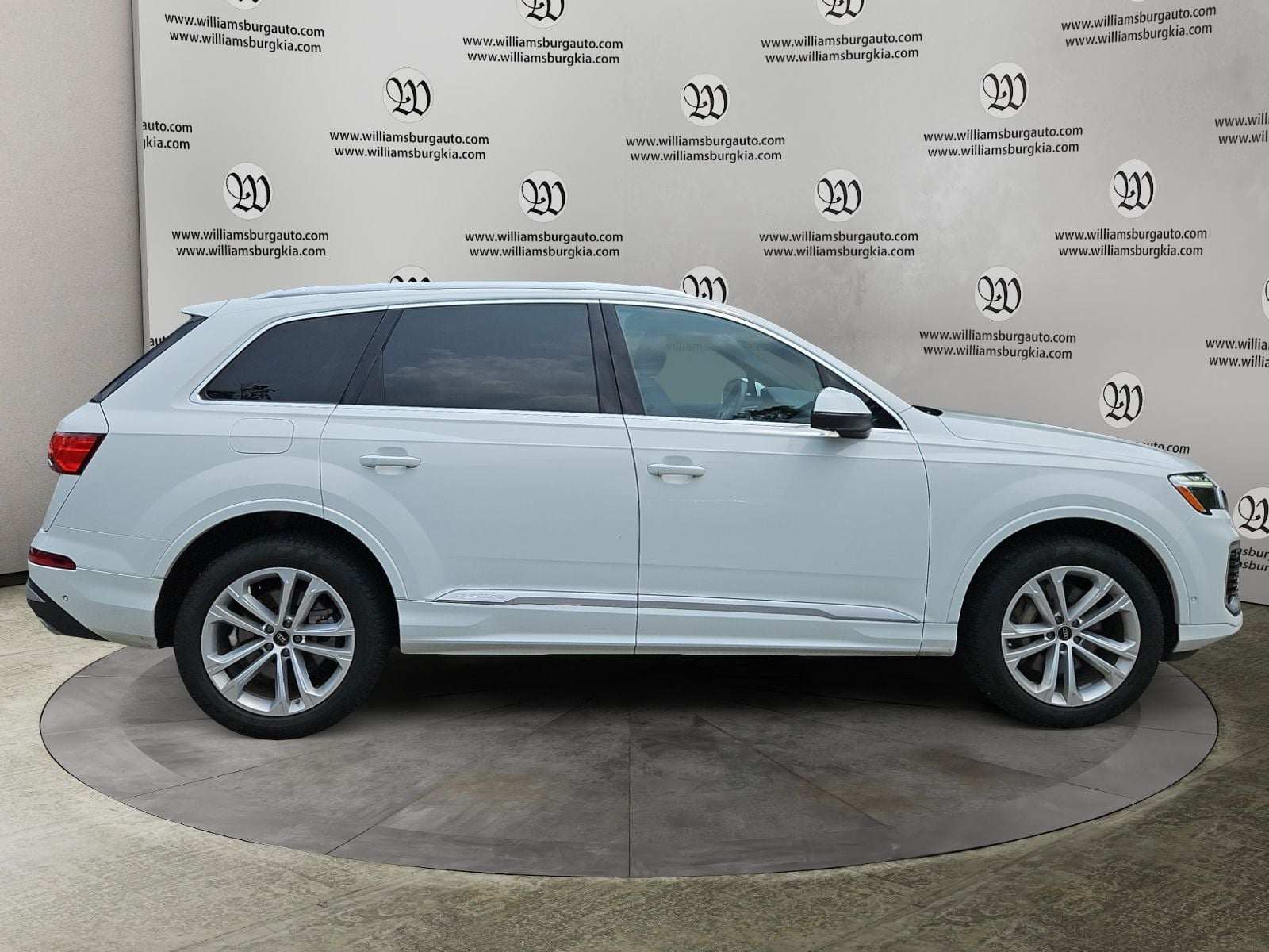 Pre-Owned 2025 Audi Q7 55 Premium Plus - photo - 5