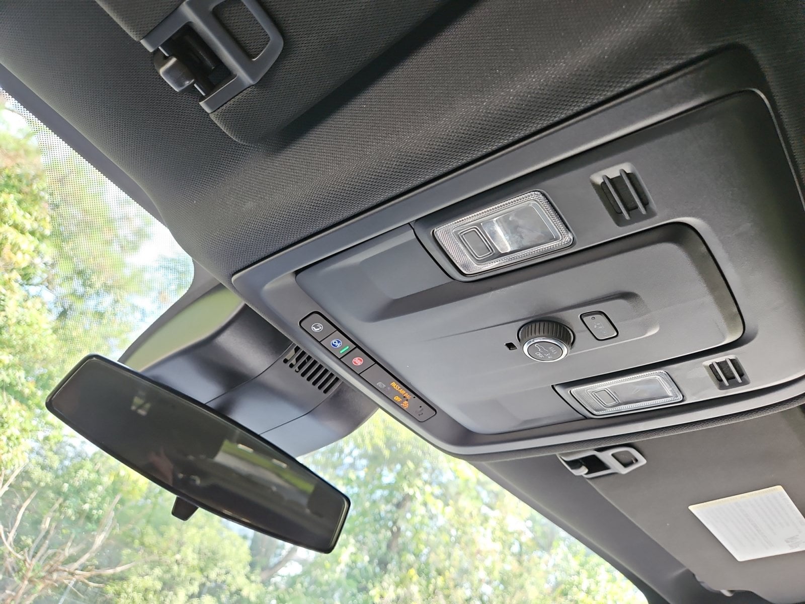 Pre-Owned 2025 Chevrolet Suburban LT - photo - 29