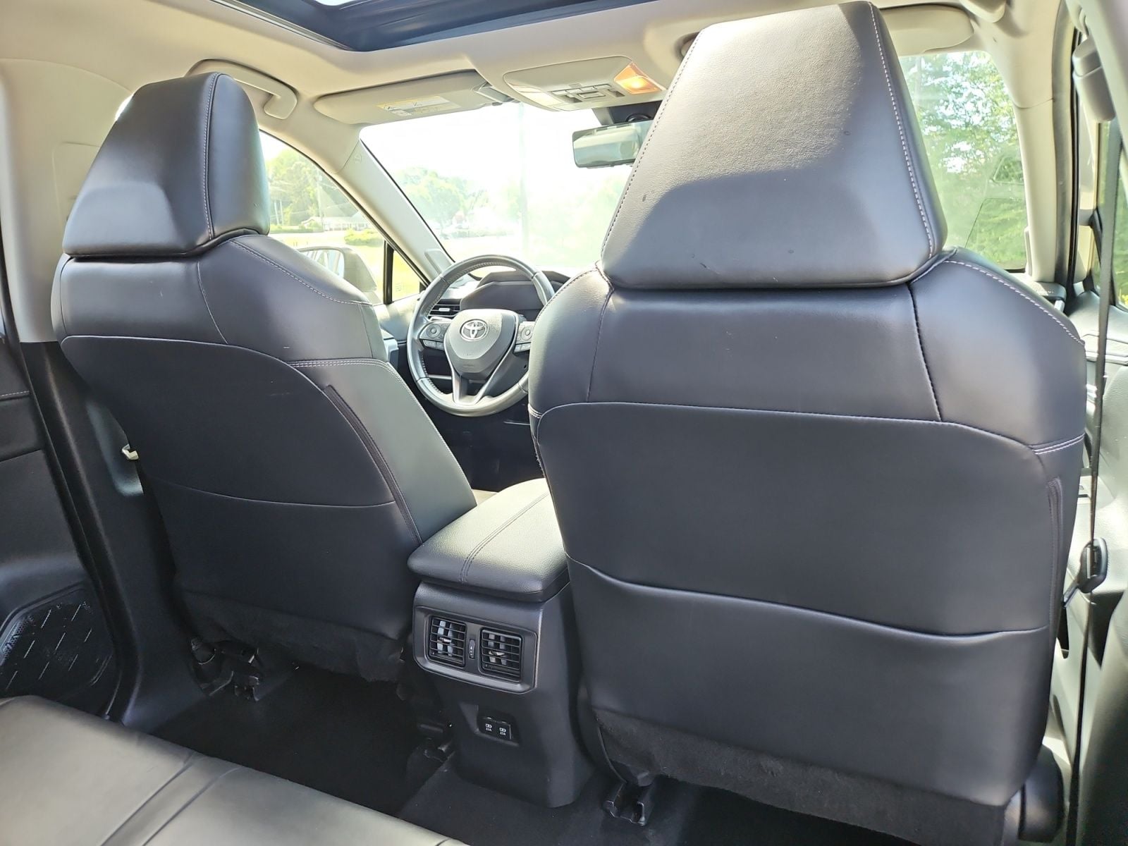 Pre-Owned 2019 Toyota RAV4 Limited - photo - 17