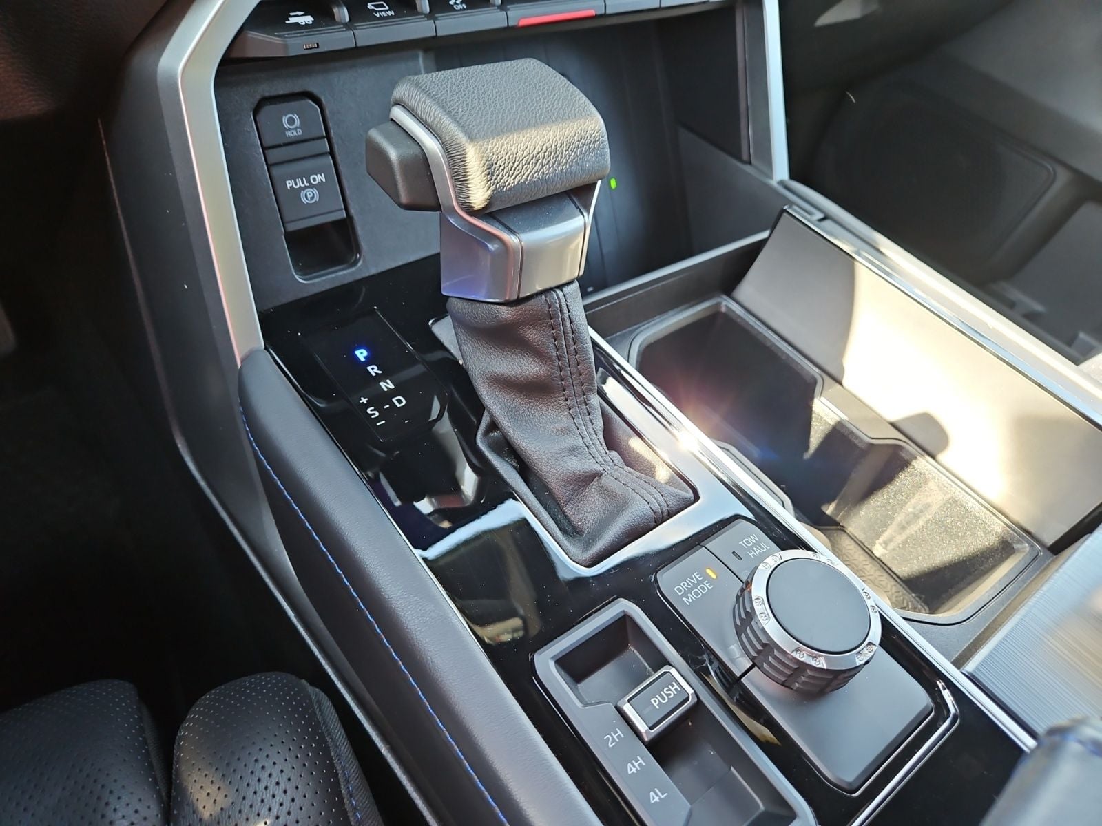 Pre-Owned 2024 Toyota Tundra Hybrid Platinum - photo - 25