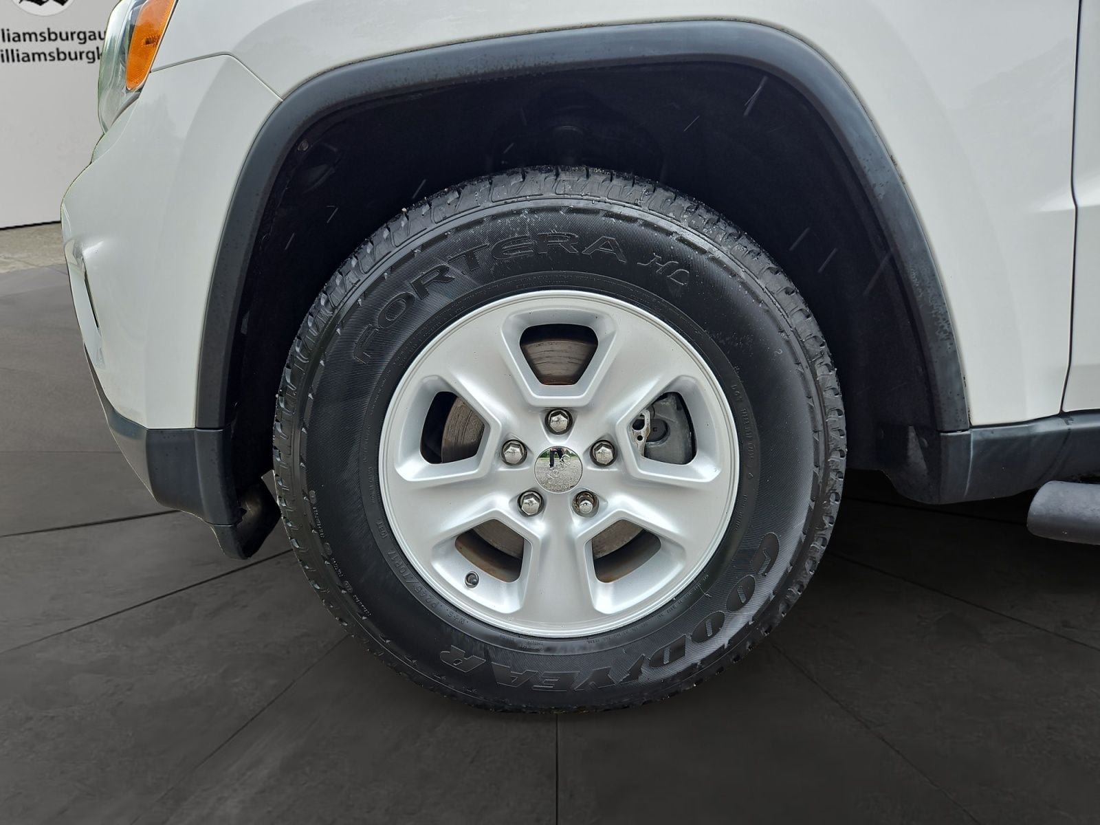 Pre-Owned 2015 Jeep Grand Cherokee Laredo - photo - 13
