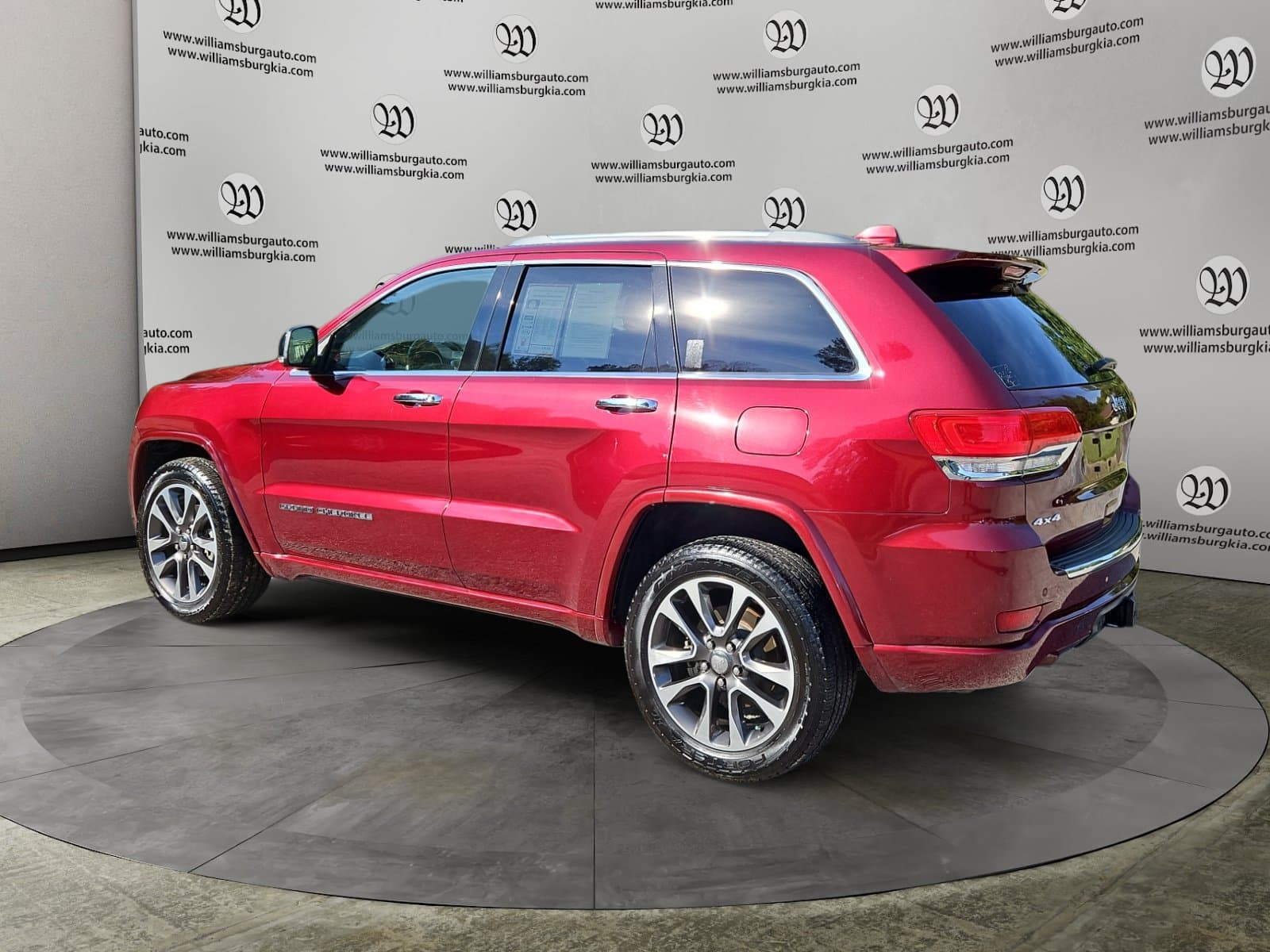 Pre-Owned 2018 Jeep Grand Cherokee Overland - photo - 2