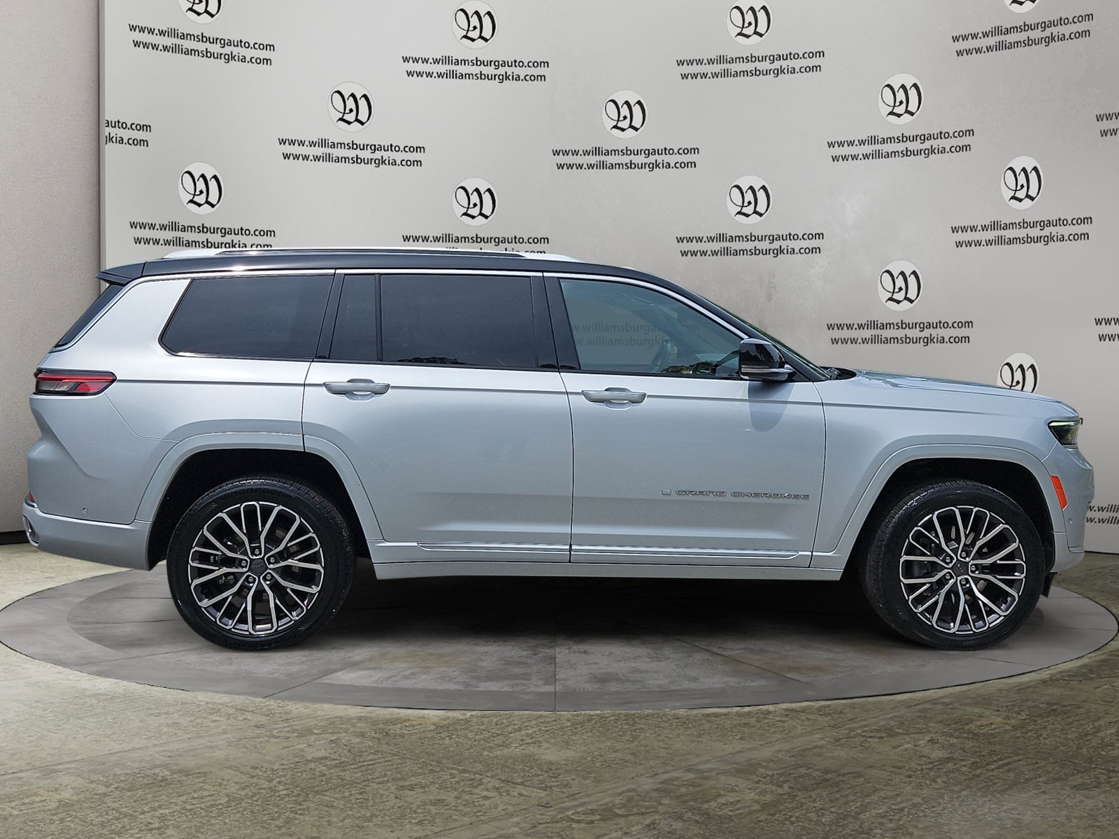 Pre-Owned 2022 Jeep Grand Cherokee L Summit - photo - 5