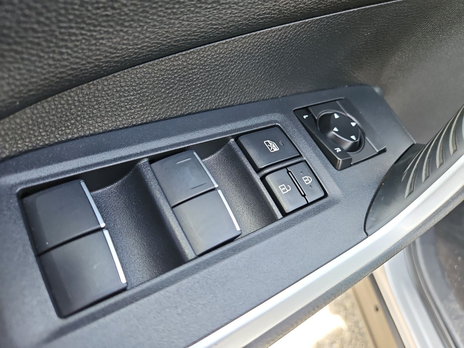 Pre-Owned 2019 Toyota RAV4 Limited - photo - 21
