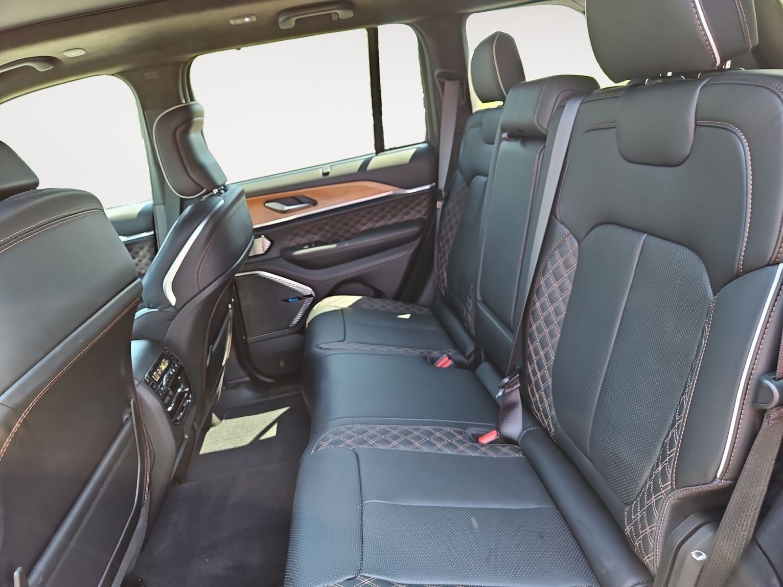 New 2026 Jeep Grand Cherokee Summit - photo - 12
