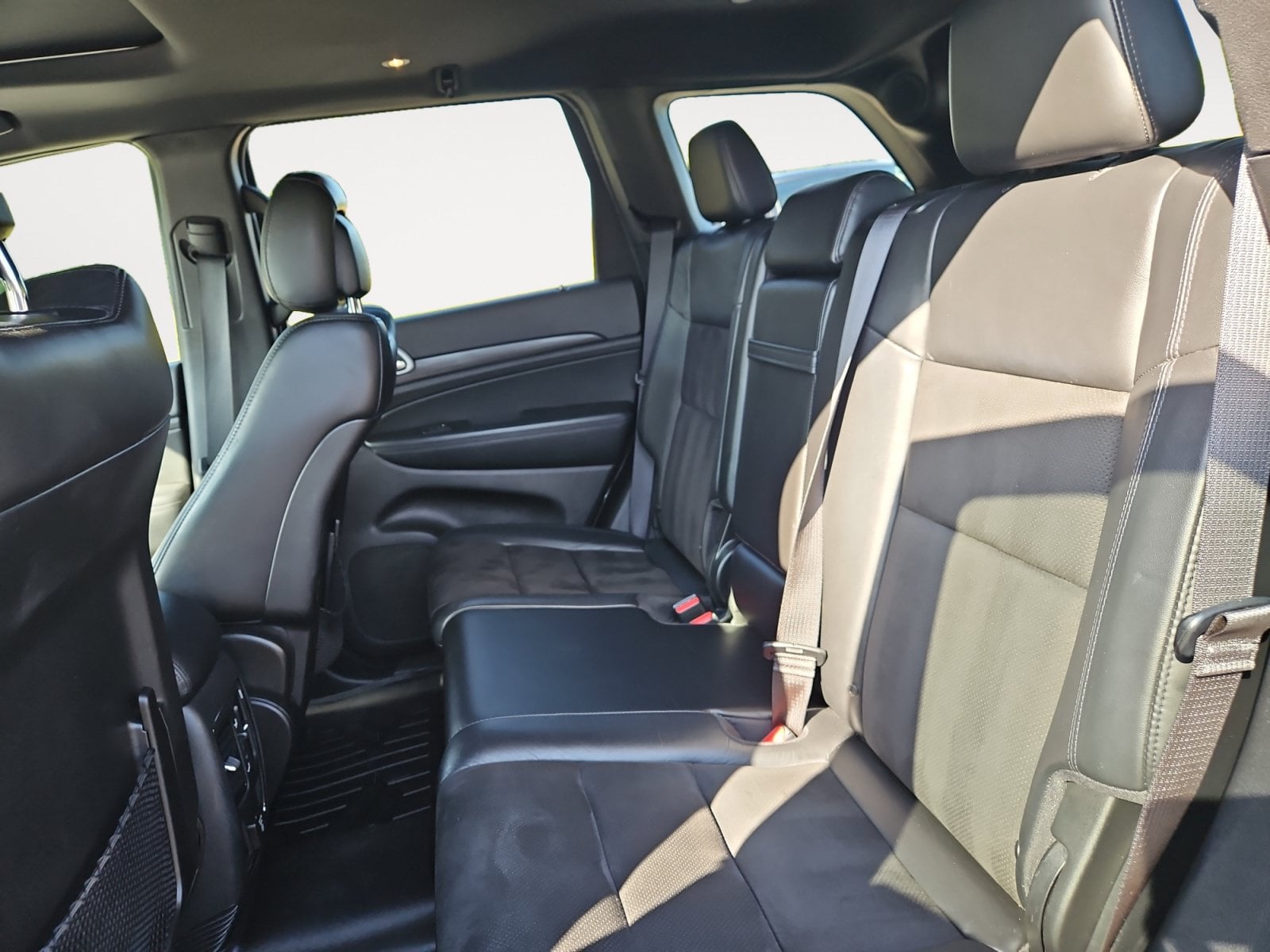 Pre-Owned 2020 Jeep Grand Cherokee Altitude - photo - 12