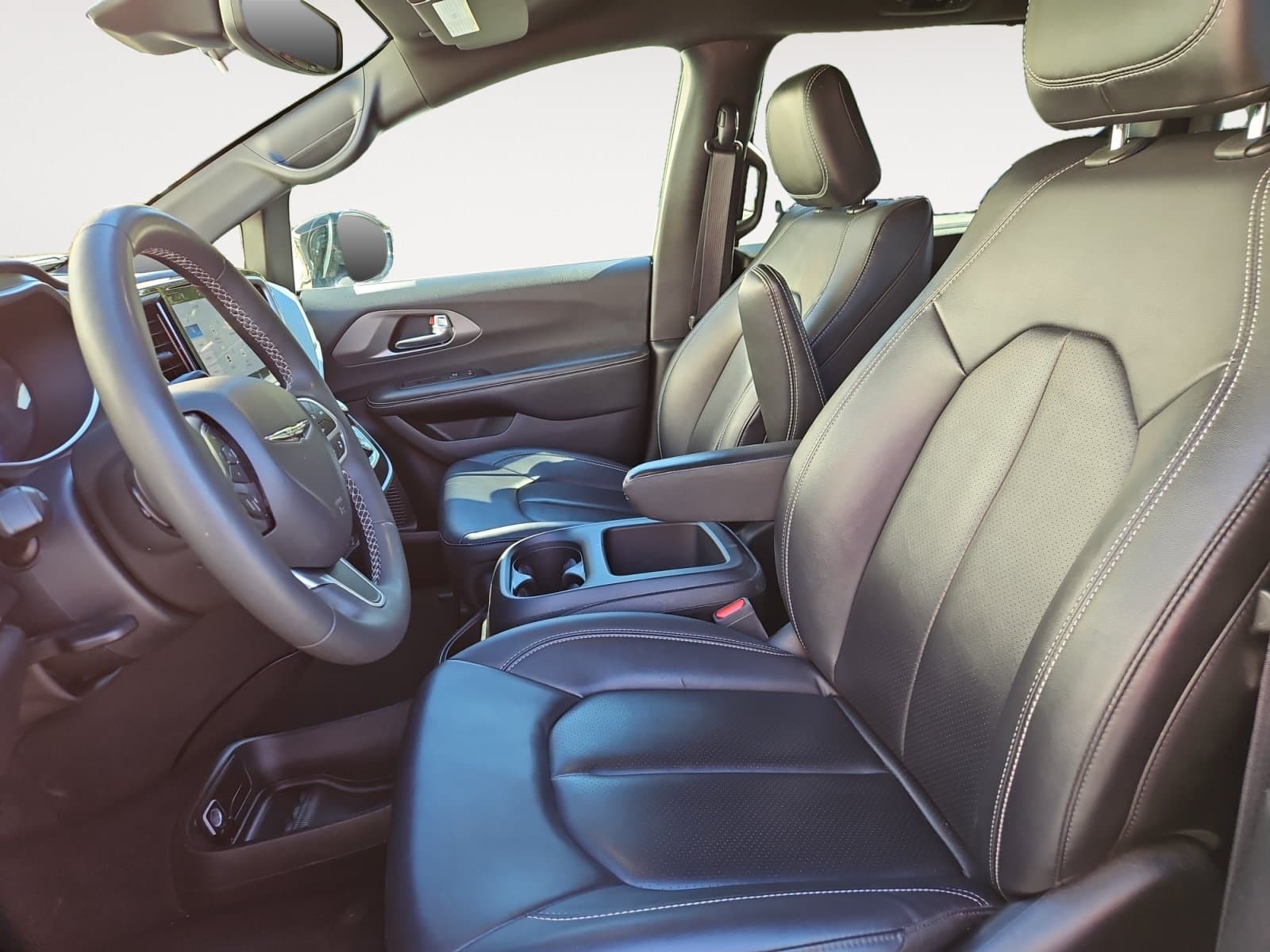 Pre-Owned 2025 Chrysler Pacifica Select - photo - 8