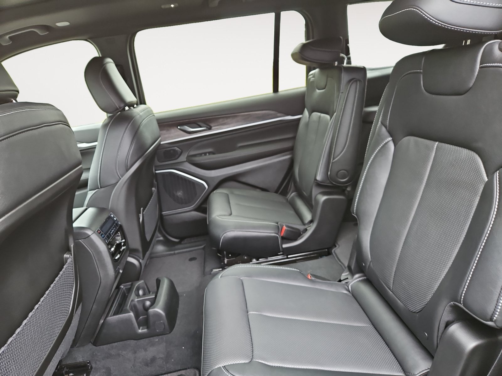 New 2027 Jeep Grand Cherokee L Limited Reserve - photo - 12