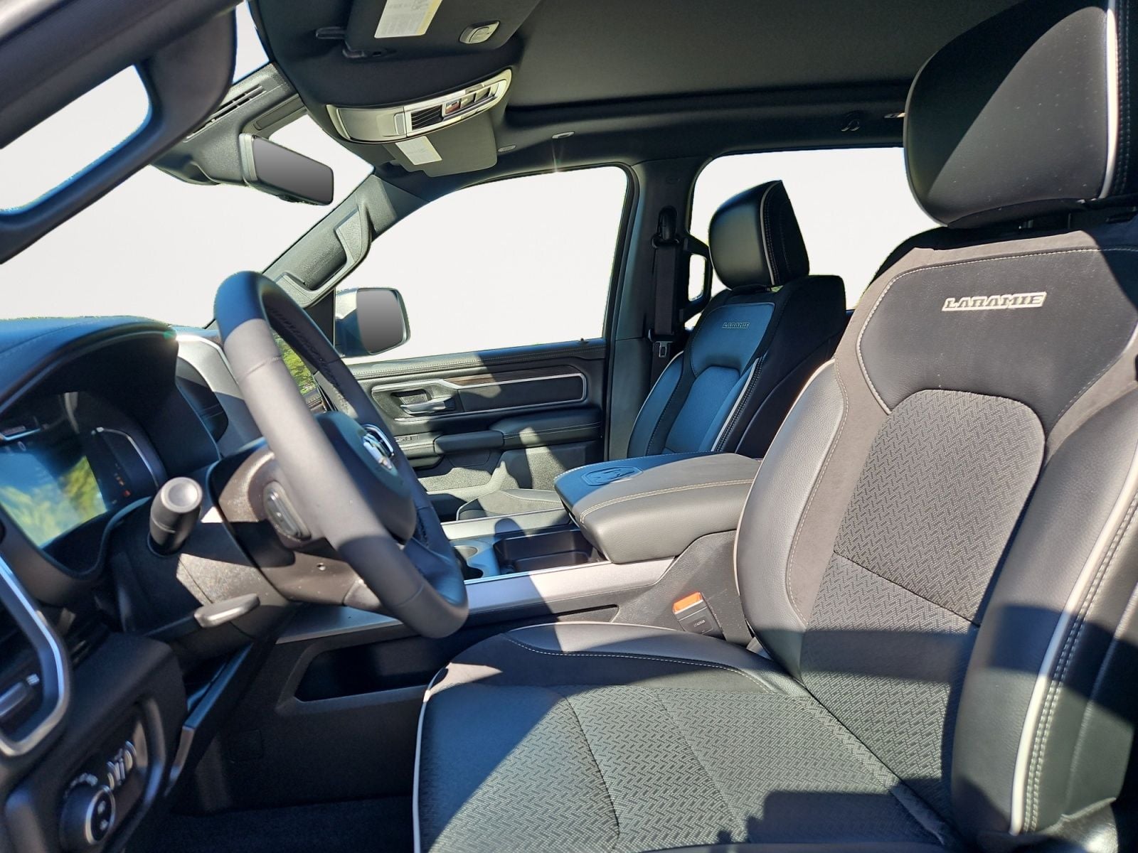 Pre-Owned 2025 Ram 1500 Laramie - photo - 8