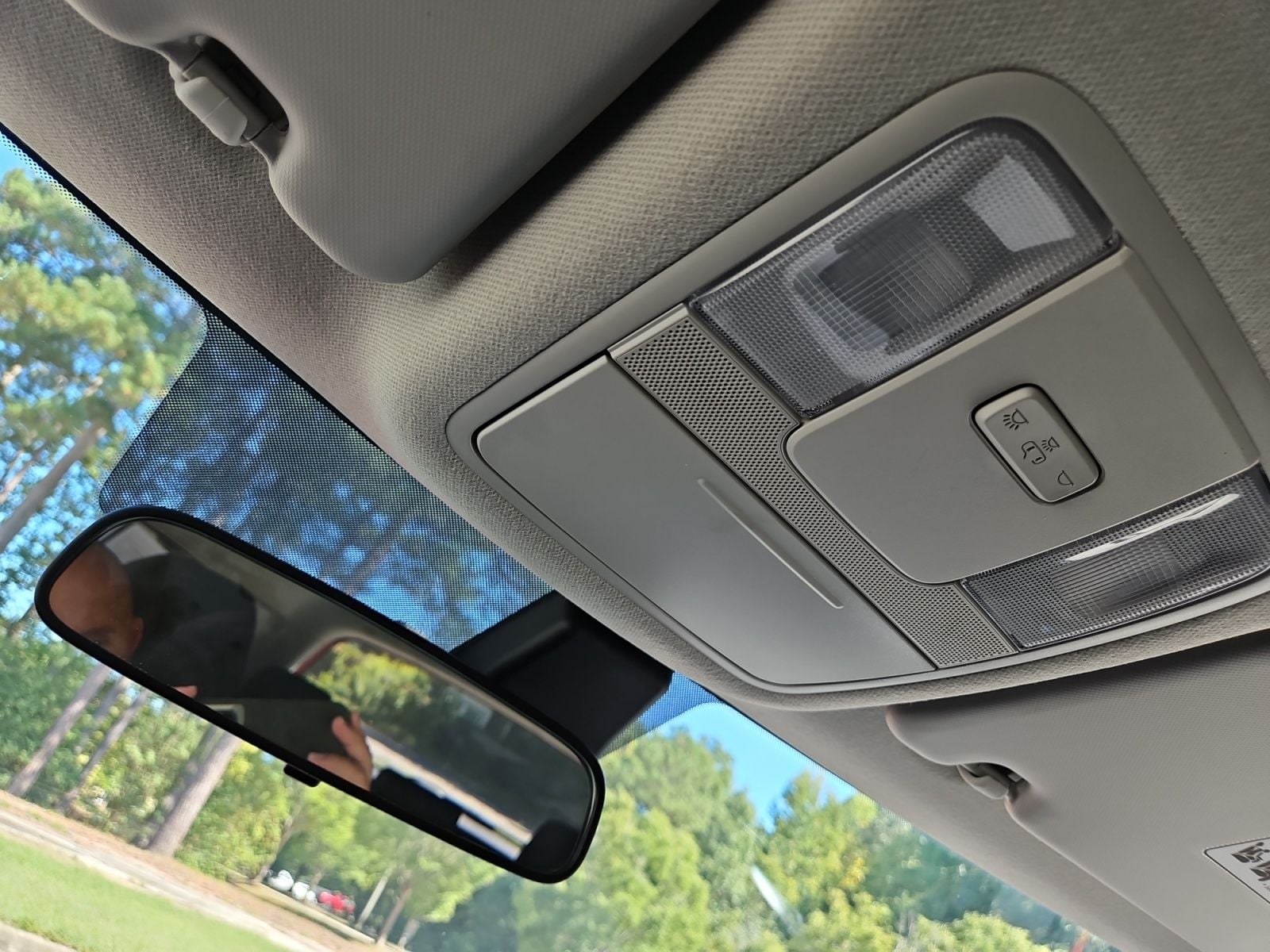 Pre-Owned 2023 Kia Soul LX - photo - 29