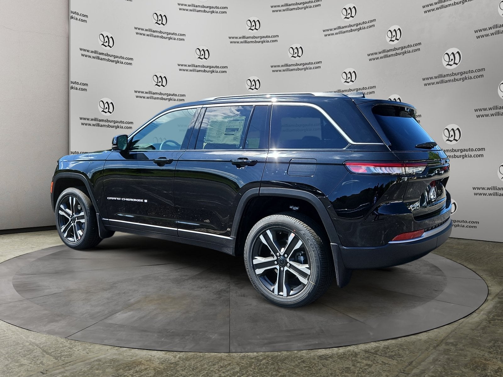 New 2027 Jeep Grand Cherokee Limited - photo - 2