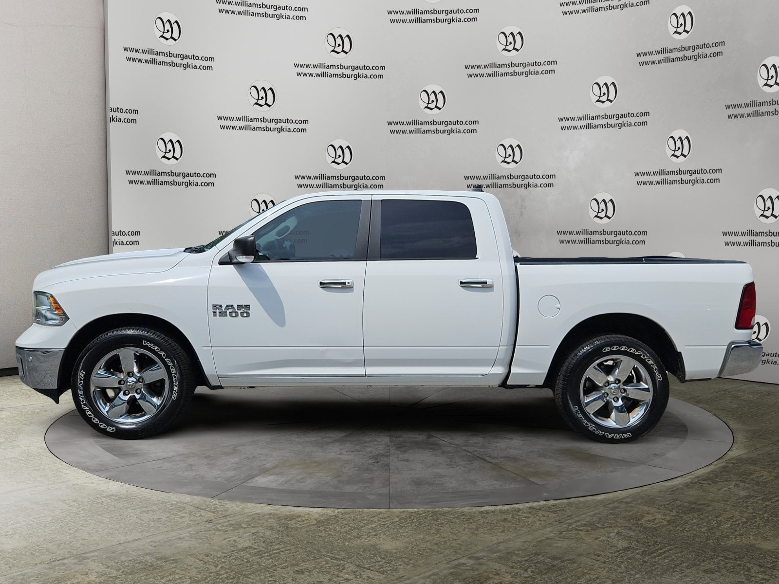 Pre-Owned 2017 Ram 1500 Big Horn - photo - 1