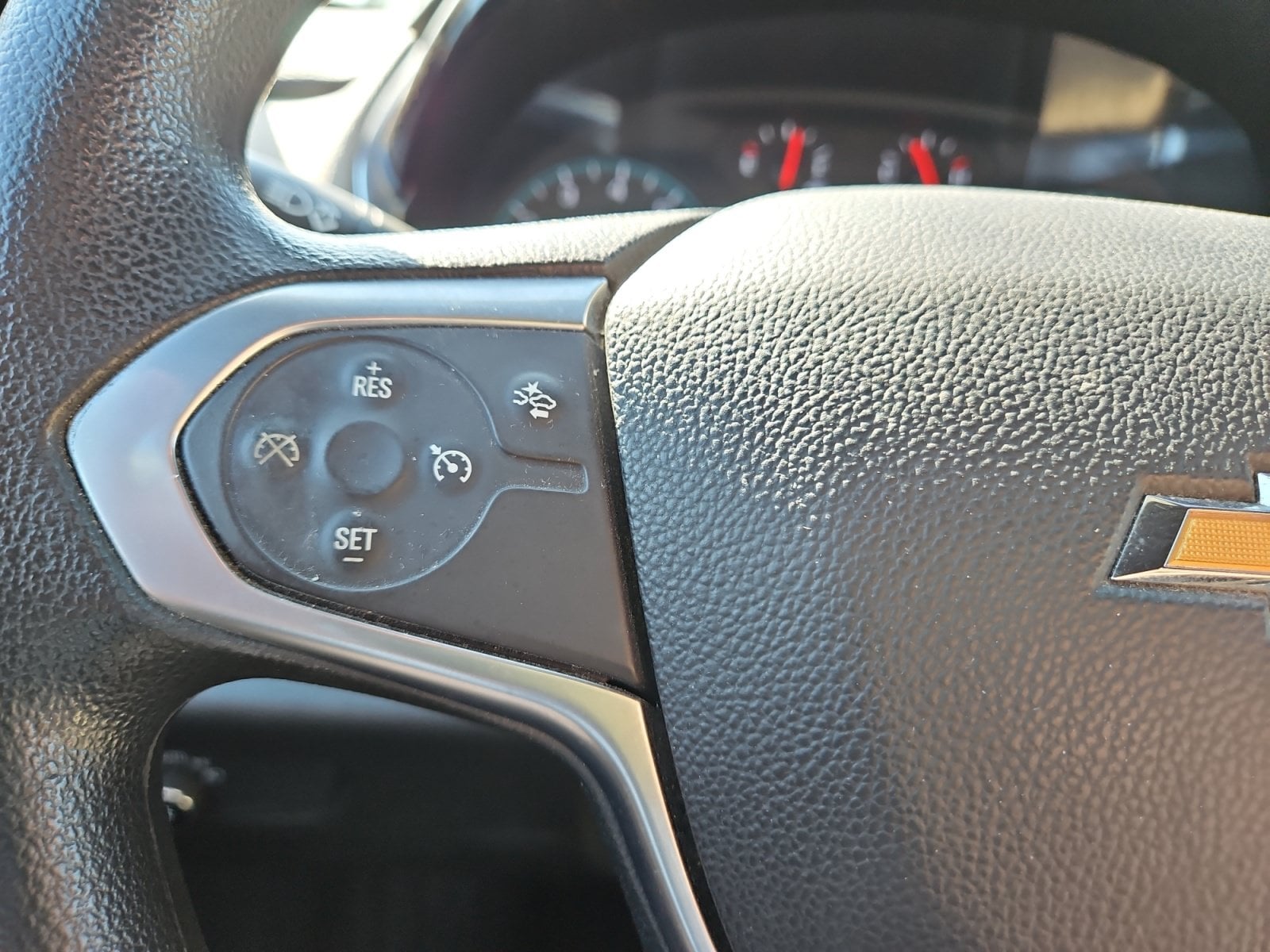 Pre-Owned 2023 Chevrolet Traverse LS - photo - 24