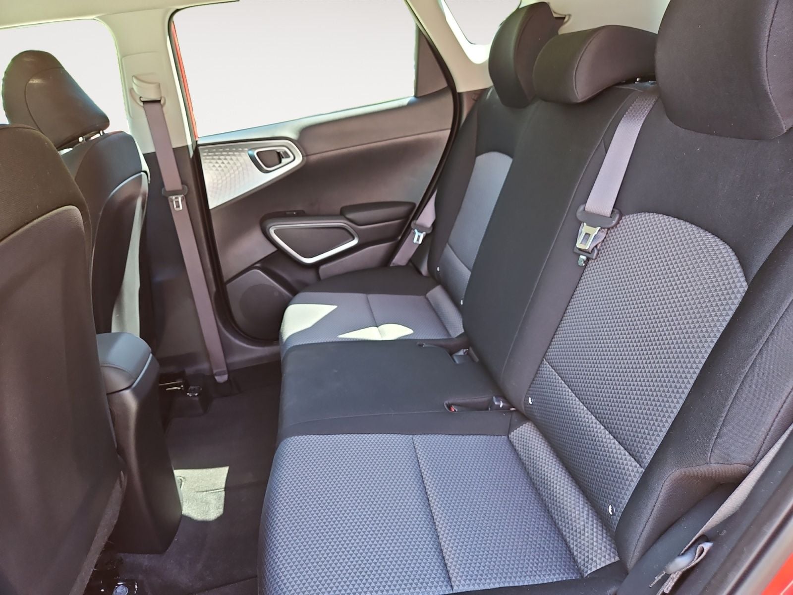 Pre-Owned 2023 Kia Soul LX - photo - 12
