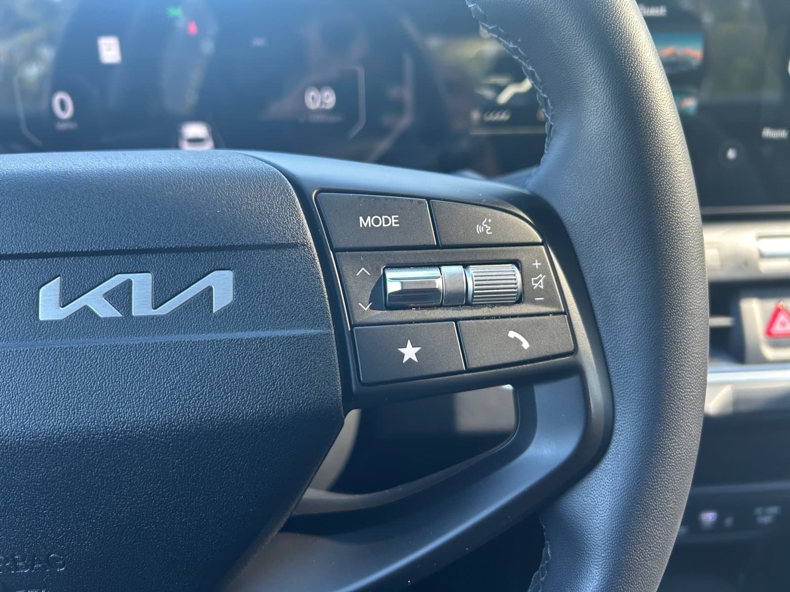 Pre-Owned 2025 Kia K4 EX - photo - 23