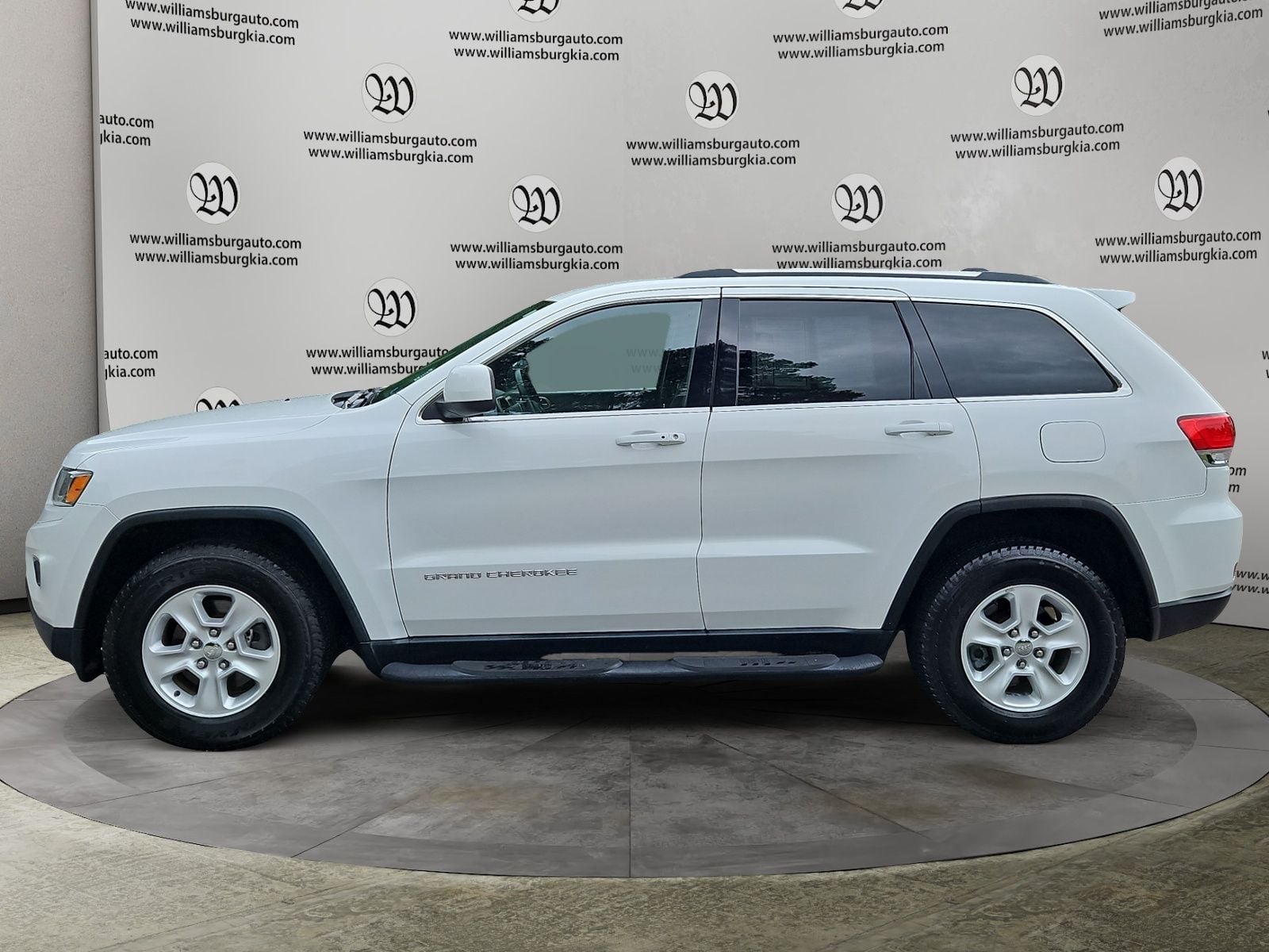 Pre-Owned 2015 Jeep Grand Cherokee Laredo - photo - 1