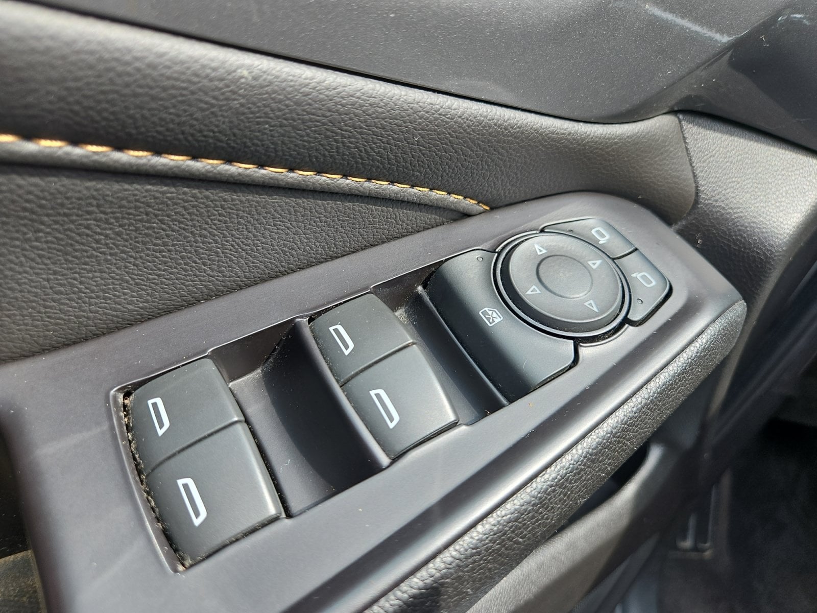 Pre-Owned 2020 Chevrolet Traverse LS - photo - 19