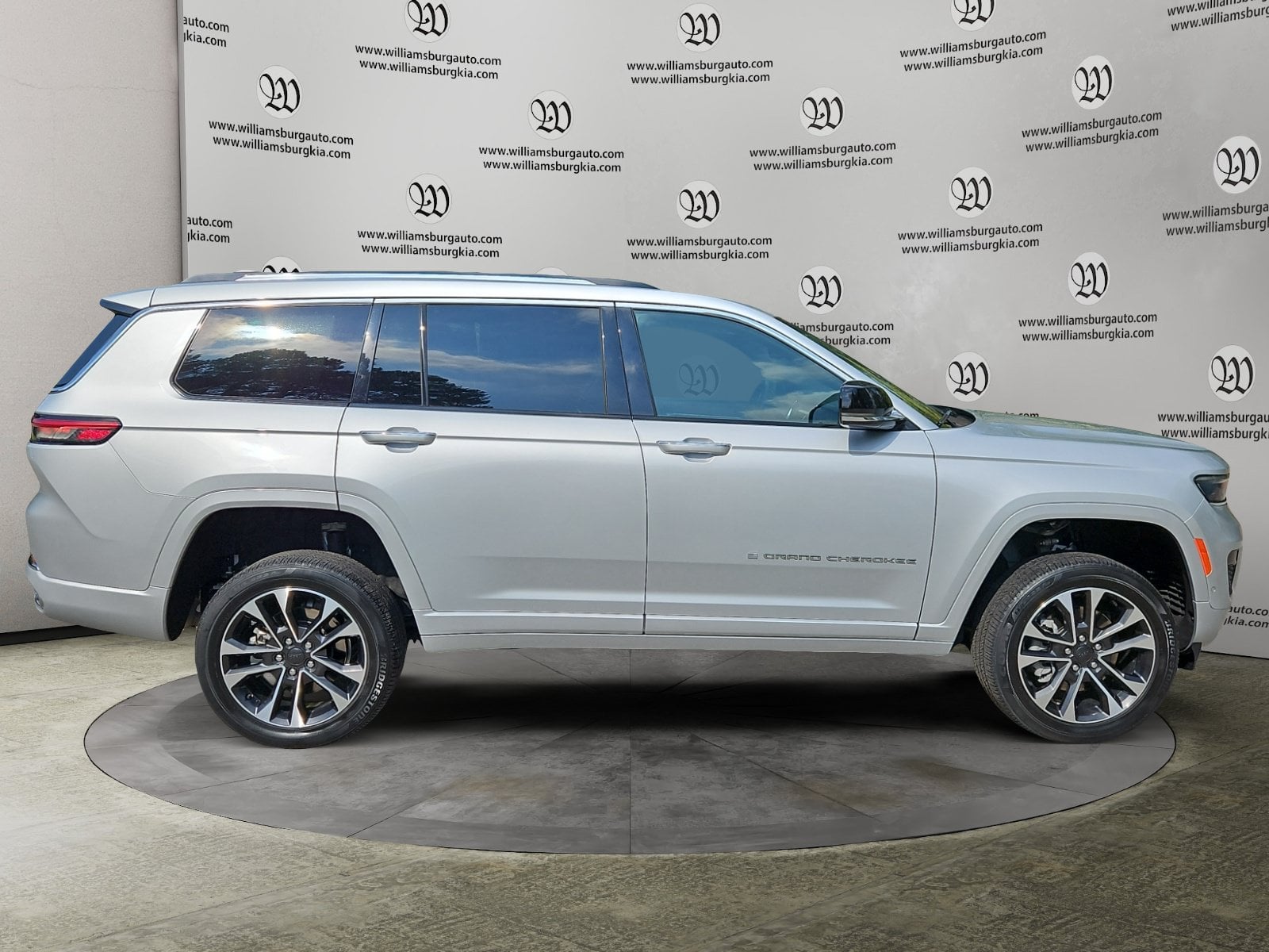 Pre-Owned 2021 Jeep Grand Cherokee L Overland - photo - 5