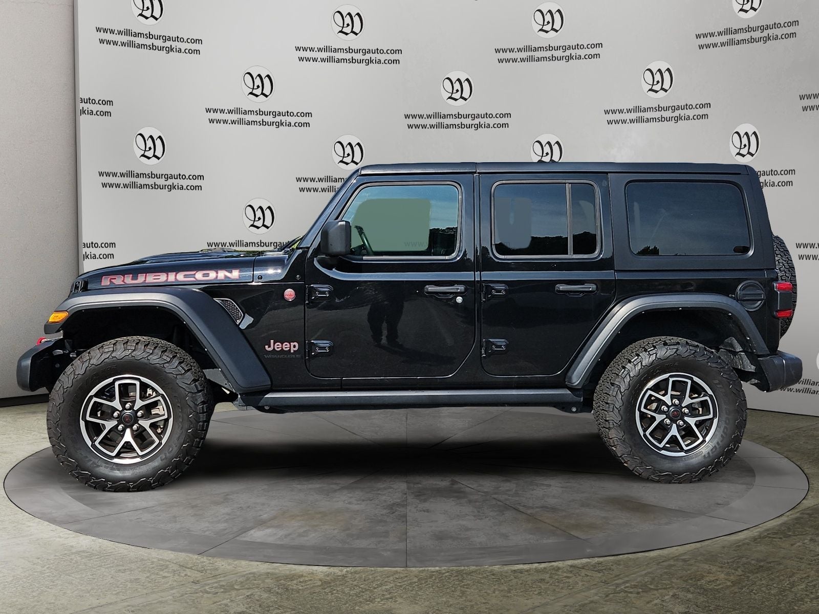 Pre-Owned 2024 Jeep Wrangler Rubicon - photo - 1