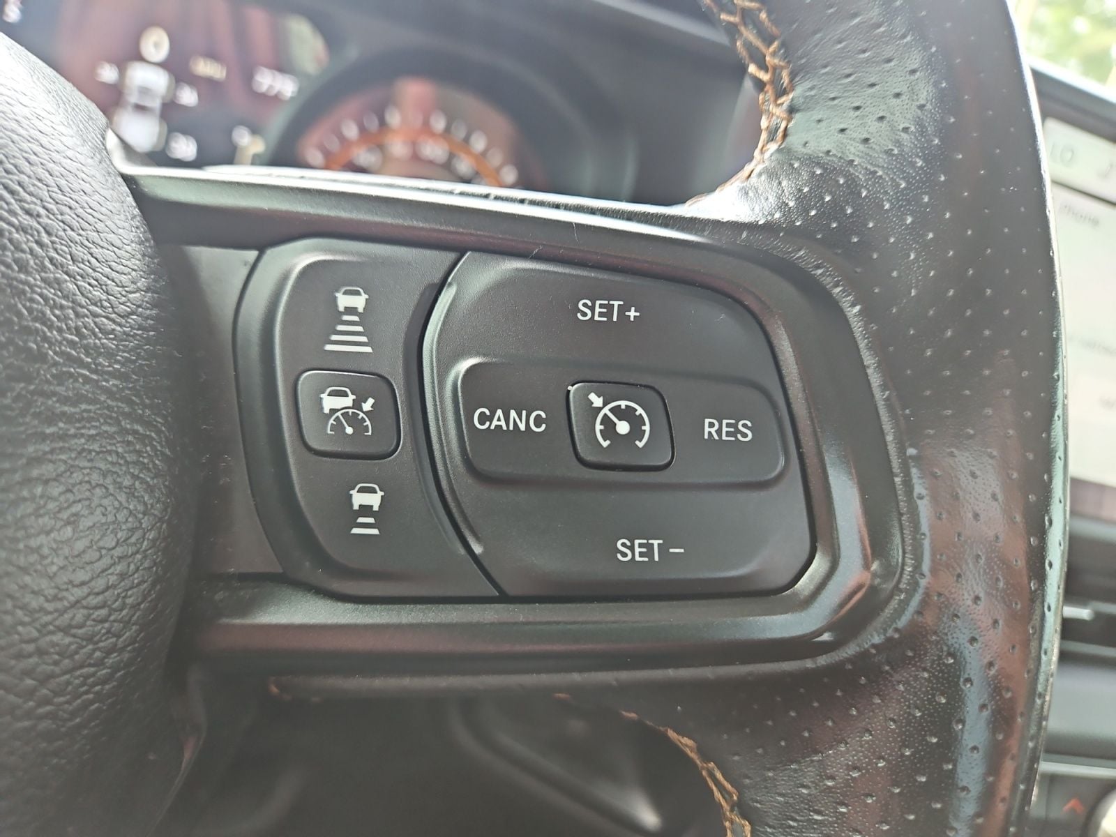 Pre-Owned 2024 Jeep Gladiator Mojave - photo - 25