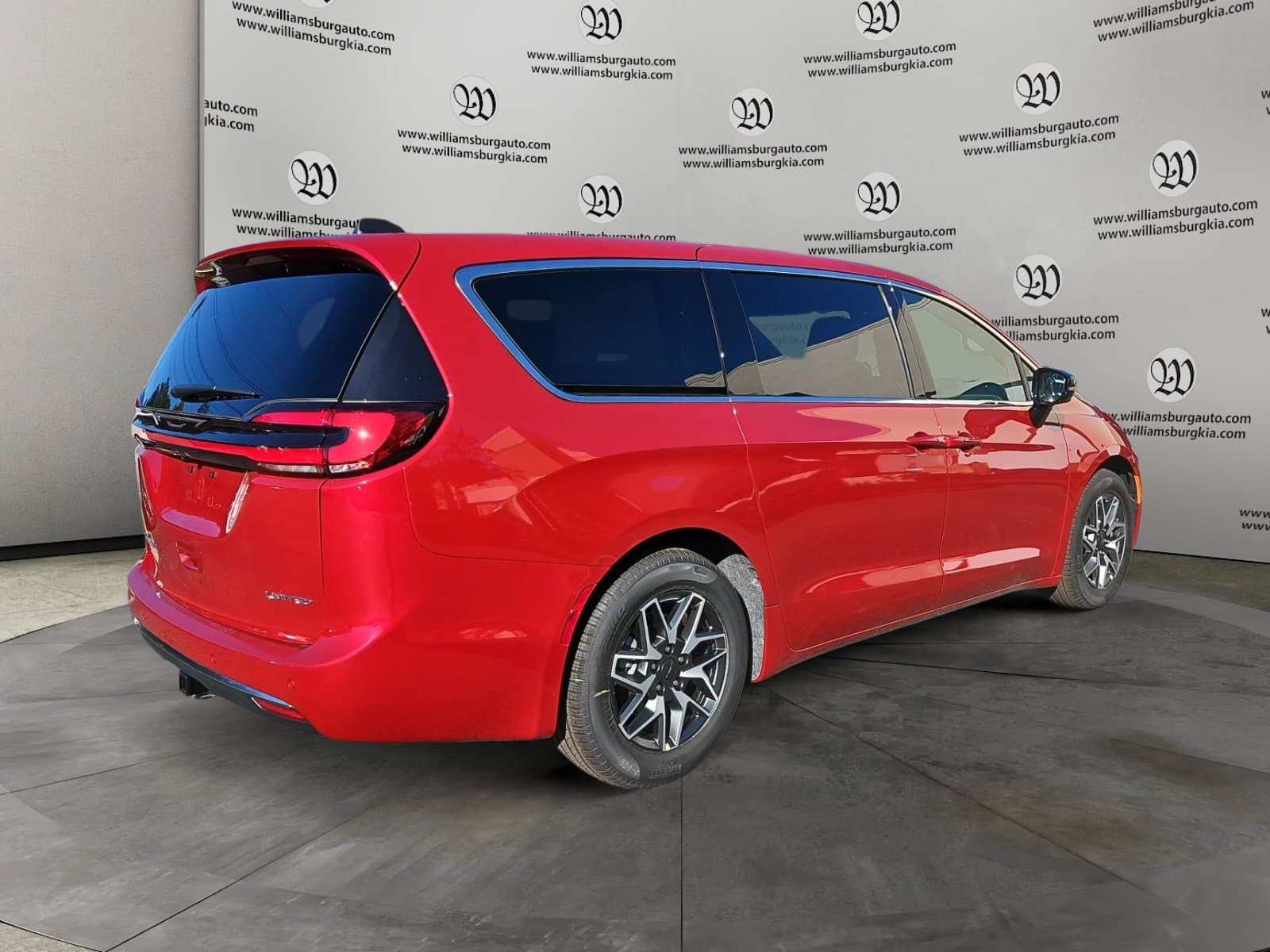 New 2027 Chrysler Pacifica Limited - photo - 4