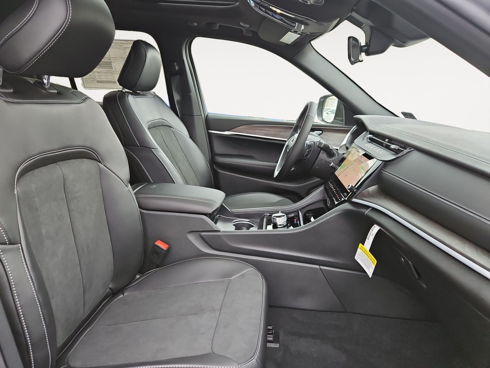 New 2026 Jeep Grand Cherokee Altitude - photo - 14