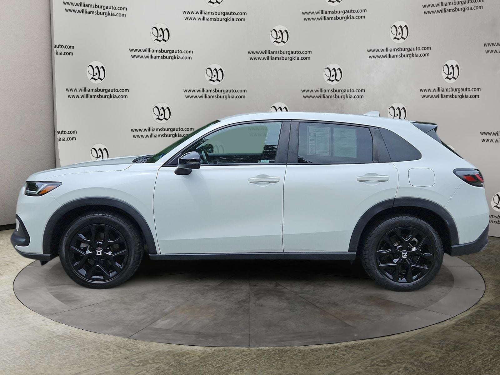 Pre-Owned 2023 Honda HR-V Sport - photo - 1