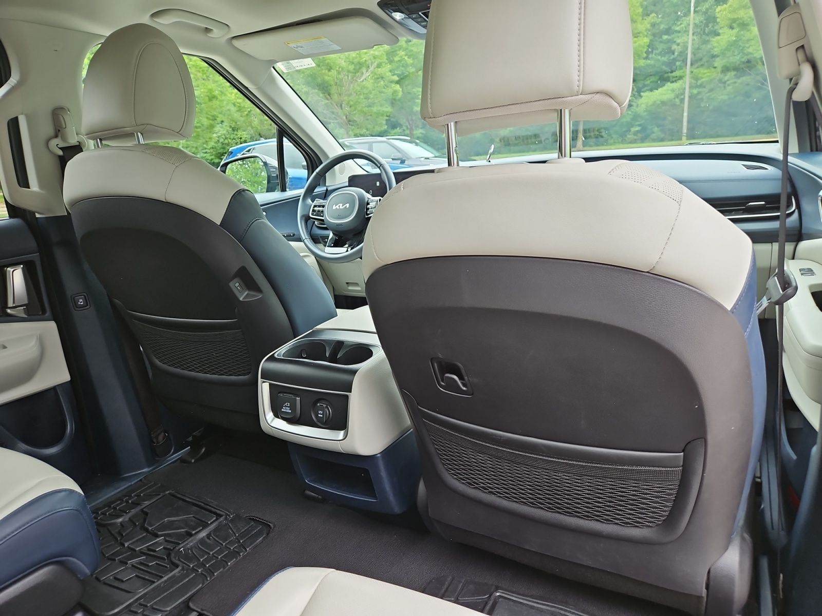 Pre-Owned 2025 Kia Carnival SX - photo - 17